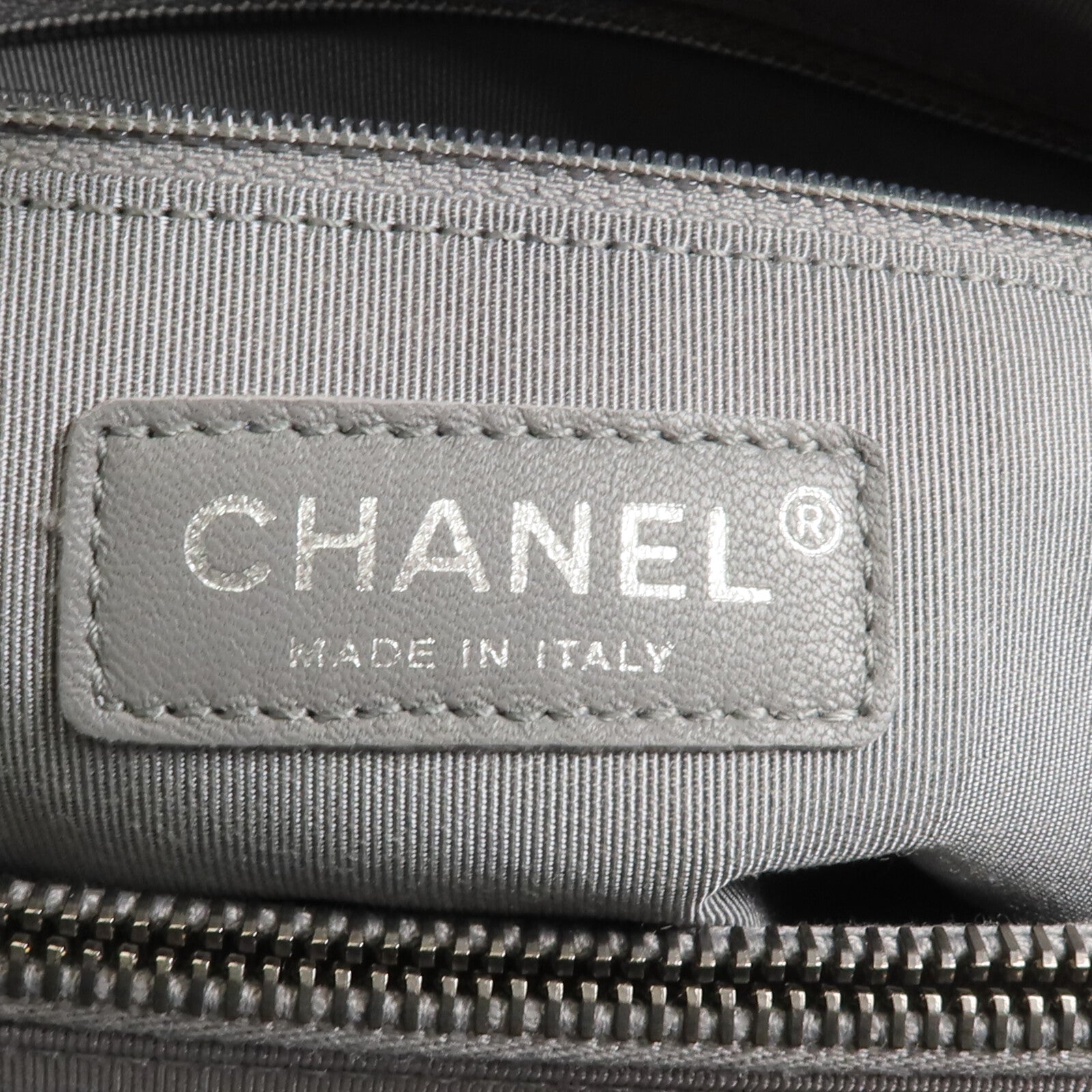 CHANEL 牛皮皮革Boy Tote金扣手挽袋