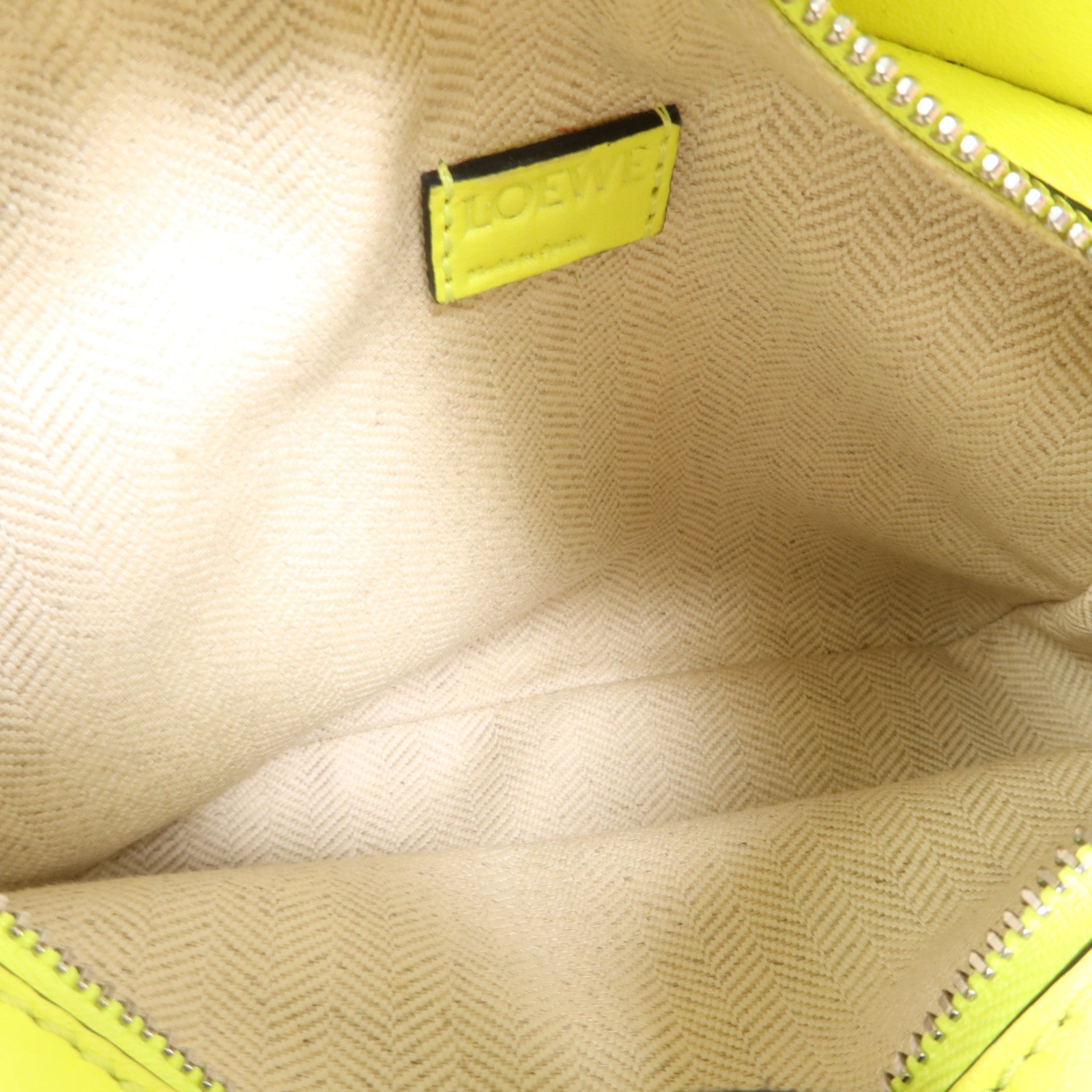 LOEWE 牛皮皮革Mini Puzzle銀扣手挽肩背兩用袋