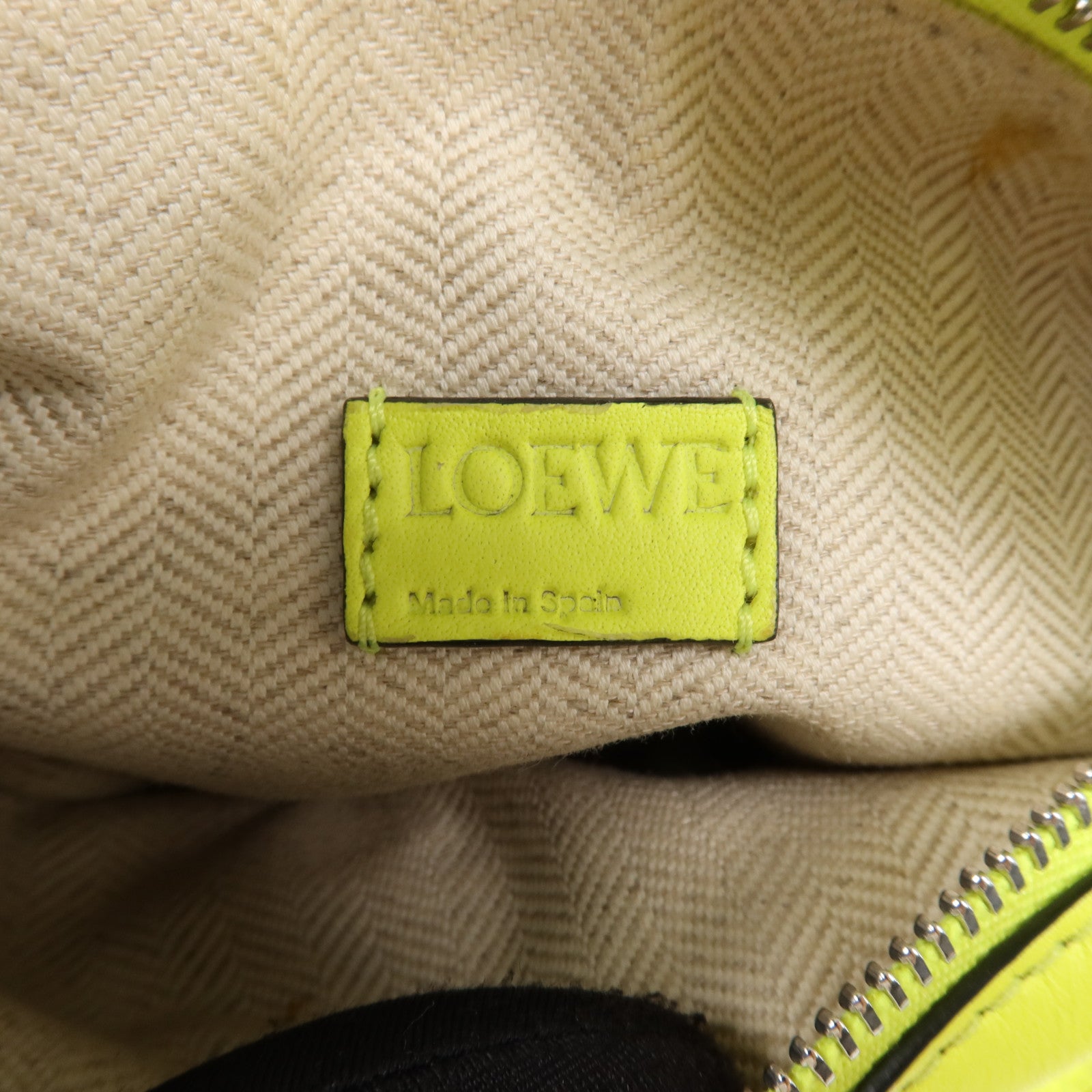 LOEWE 牛皮皮革Mini Puzzle銀扣手挽肩背兩用袋