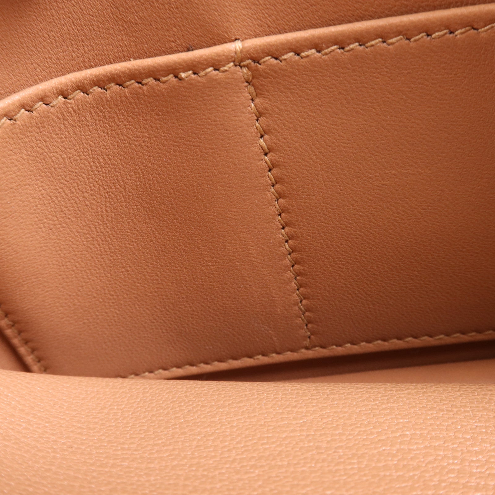 HERMES Chevre皮革Constance Mini金扣肩背袋Almond