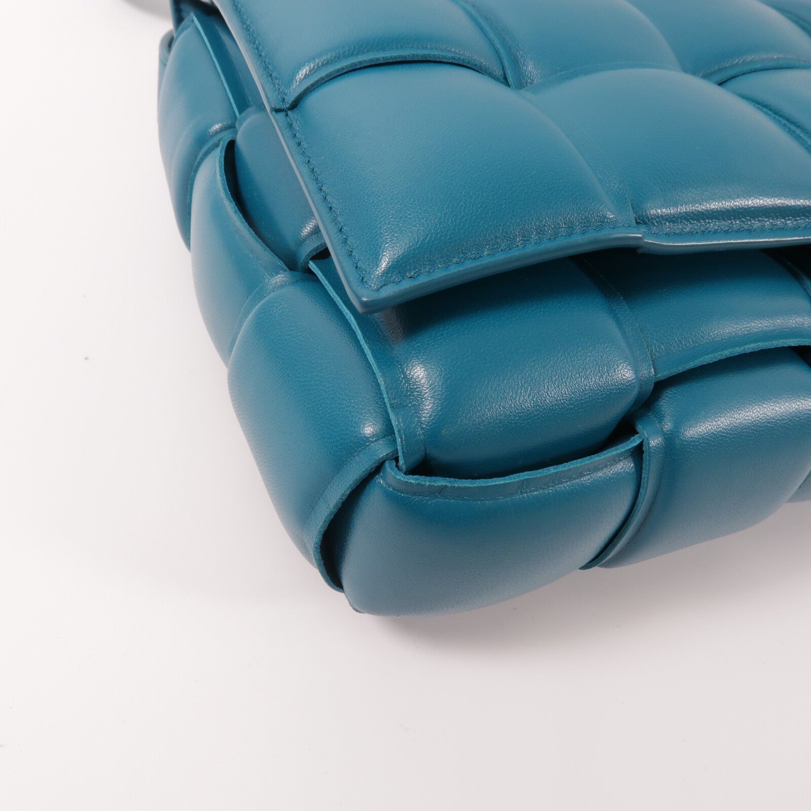 BOTTEGA VENETA 羊皮皮革Padded Cassette肩背袋