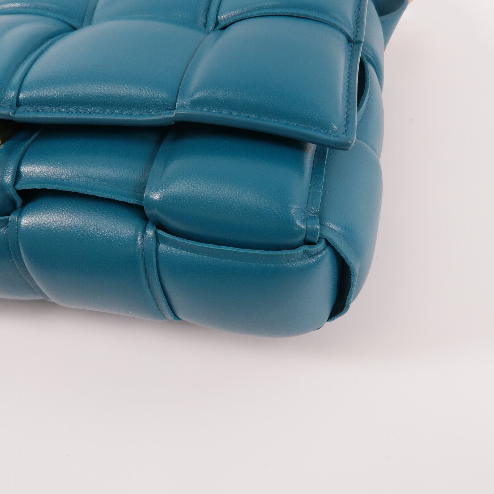 BOTTEGA VENETA 羊皮皮革Padded Cassette肩背袋