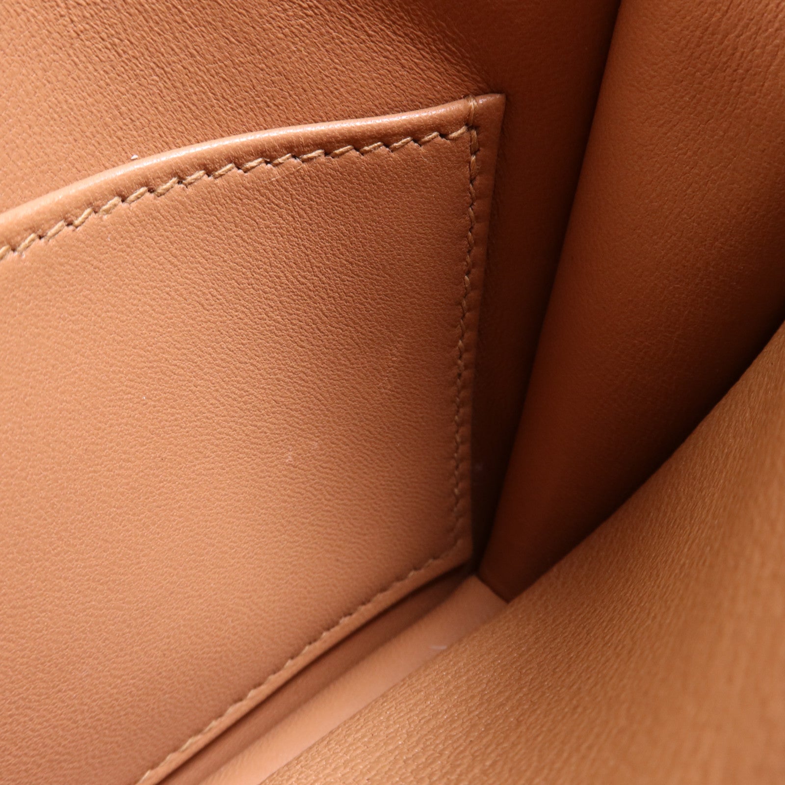 HERMES Chevre皮革Constance Mini金扣肩背袋Almond