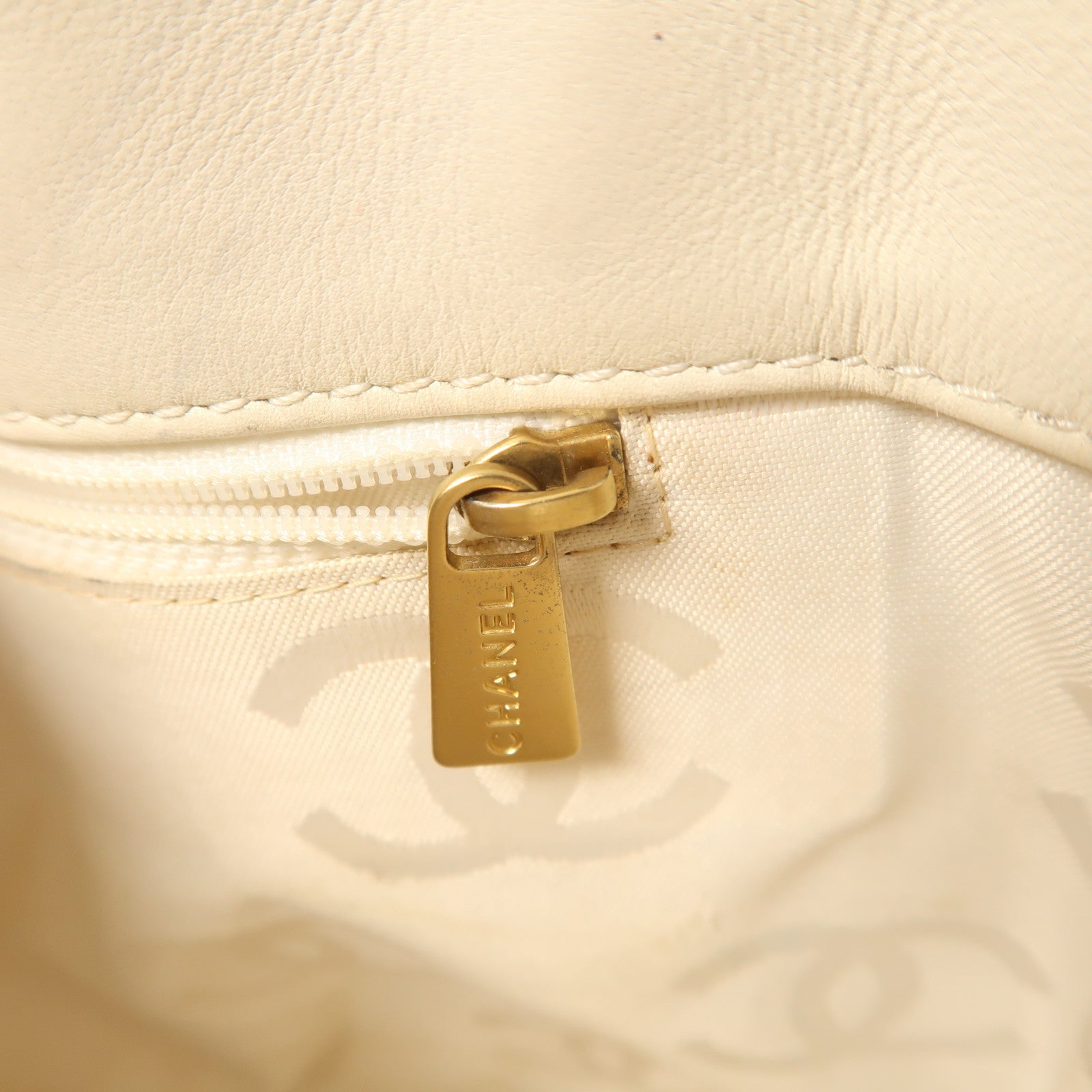 CHANEL 牛皮皮革Vintage Hand Bag金扣手挽袋