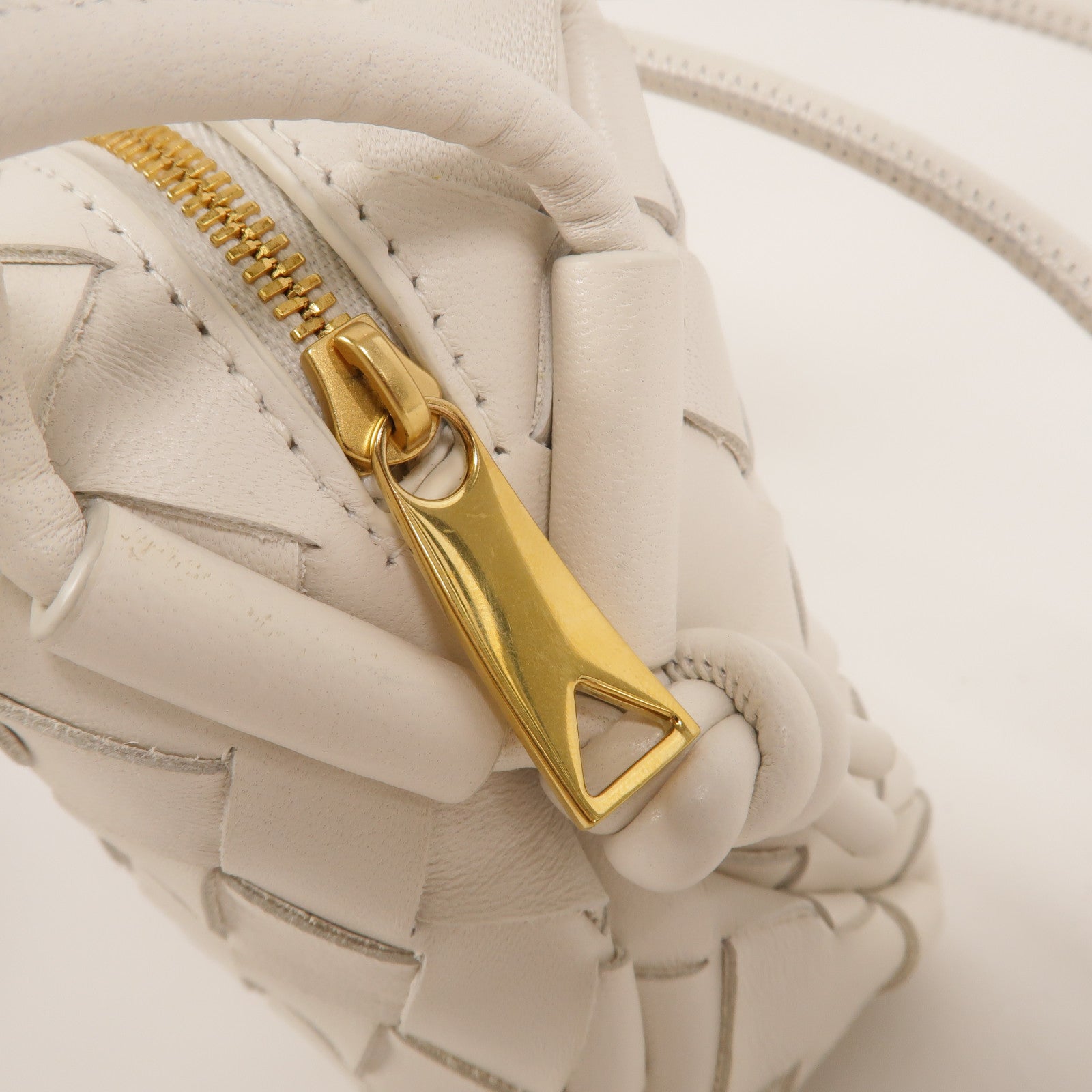 BOTTEGA VENETA 羊皮皮革Mini Loop肩背袋