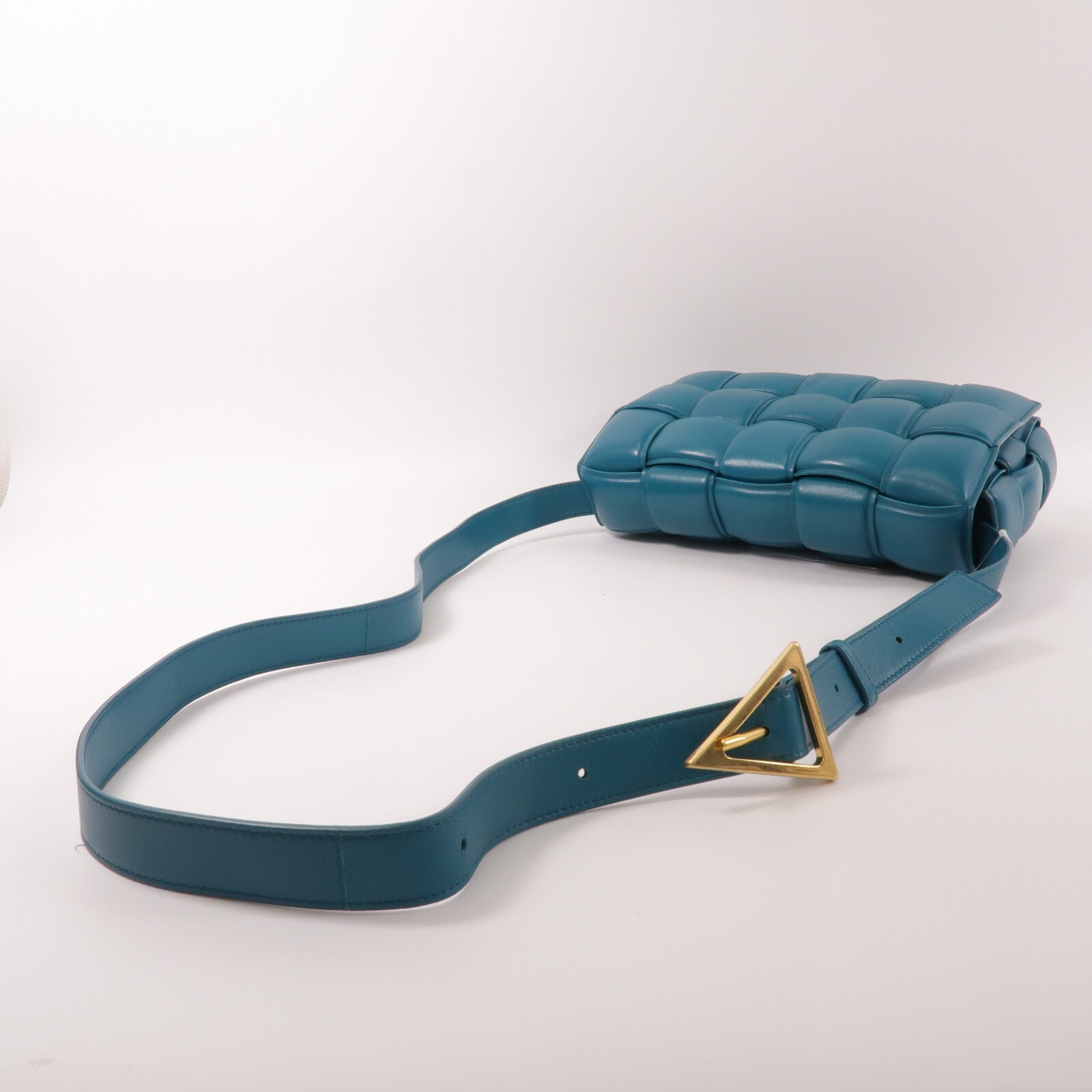 BOTTEGA VENETA 羊皮皮革Padded Cassette肩背袋