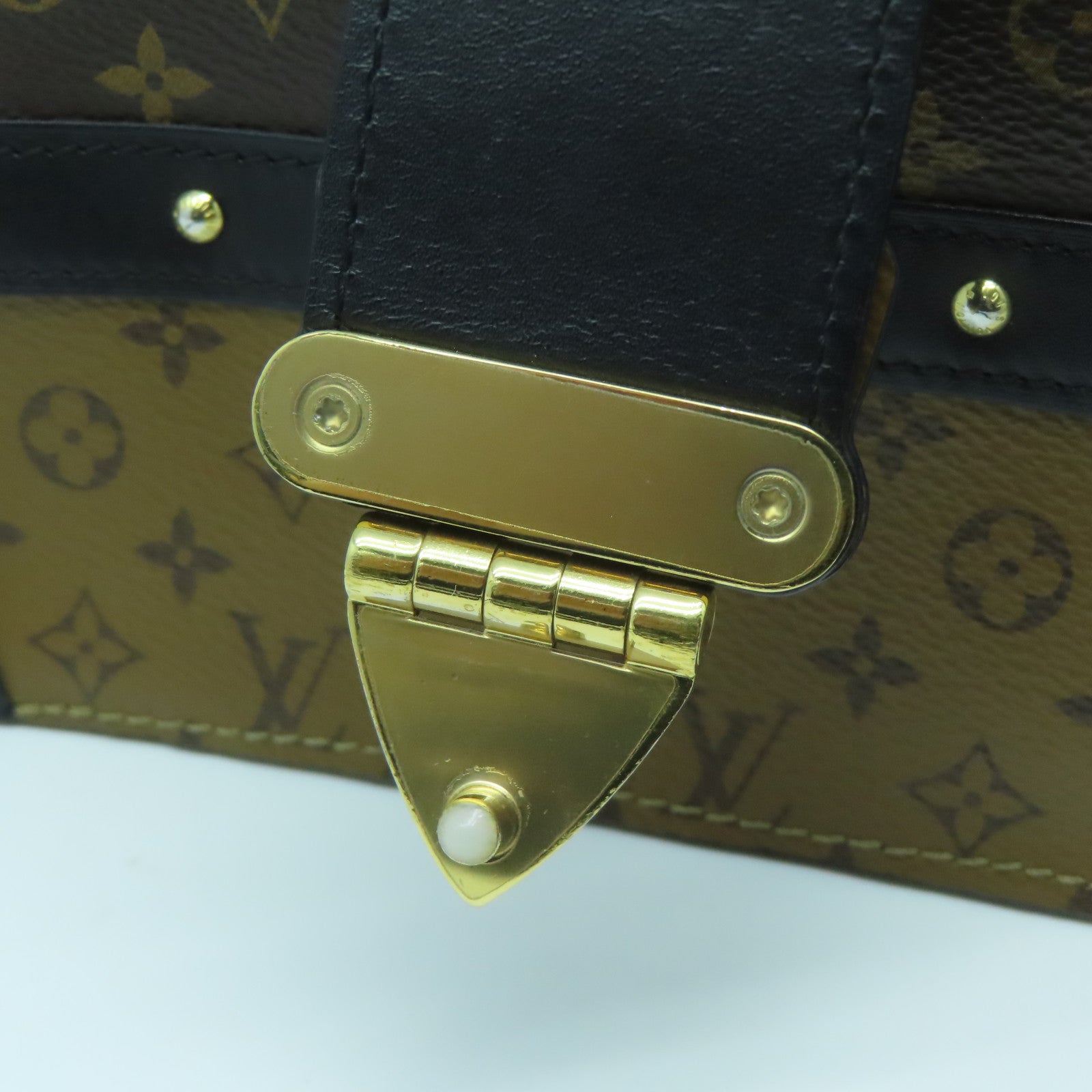 LOUIS VUITTON Monogram Reverse Trunk Clutch金扣肩背袋黑色/啡色
