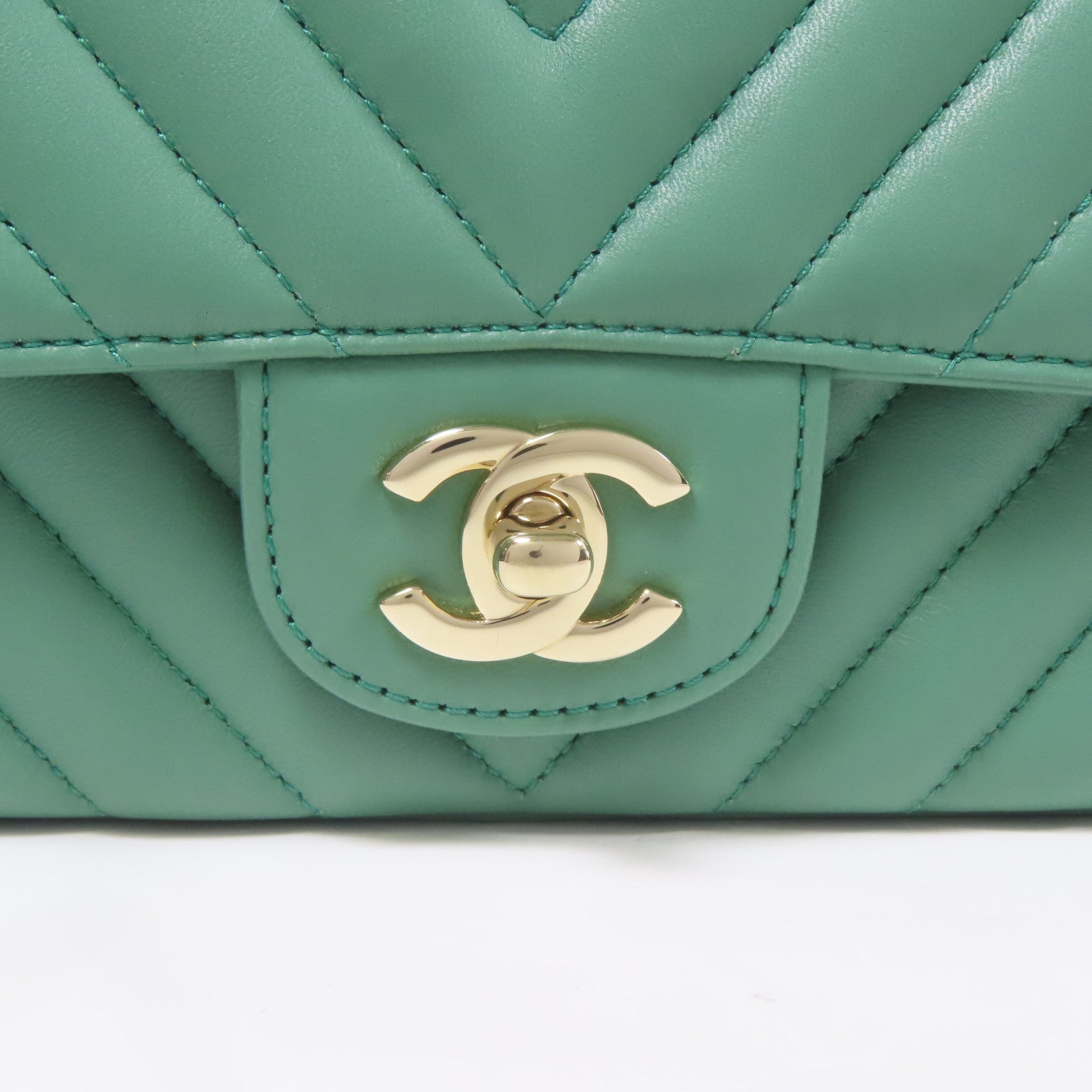 CHANEL 牛皮皮革Shoulder Bag金扣鏈帶肩背袋