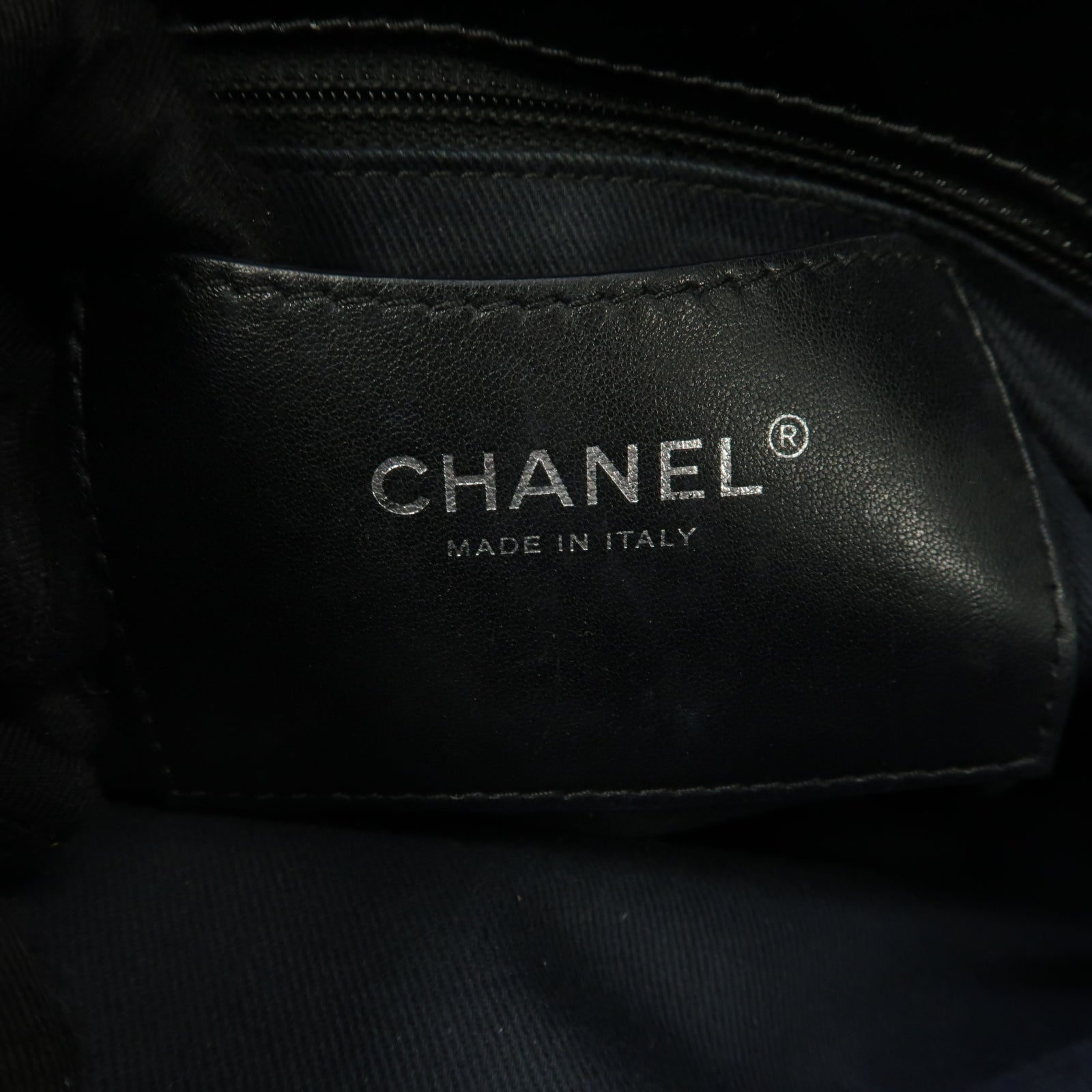 CHANEL **【激減優惠】菱格漆皮皮革Chain Shoulder Bag銀扣鏈帶肩背袋黒色