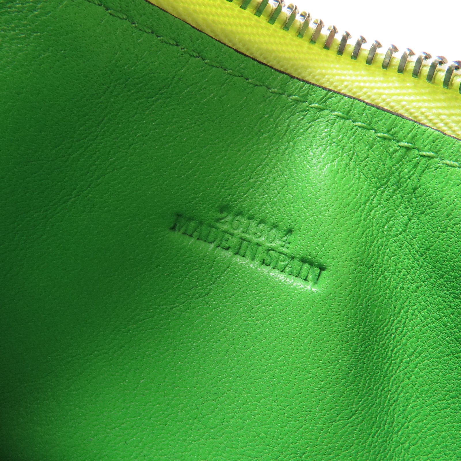 LOEWE 牛皮皮革Card Case銀扣卡片套