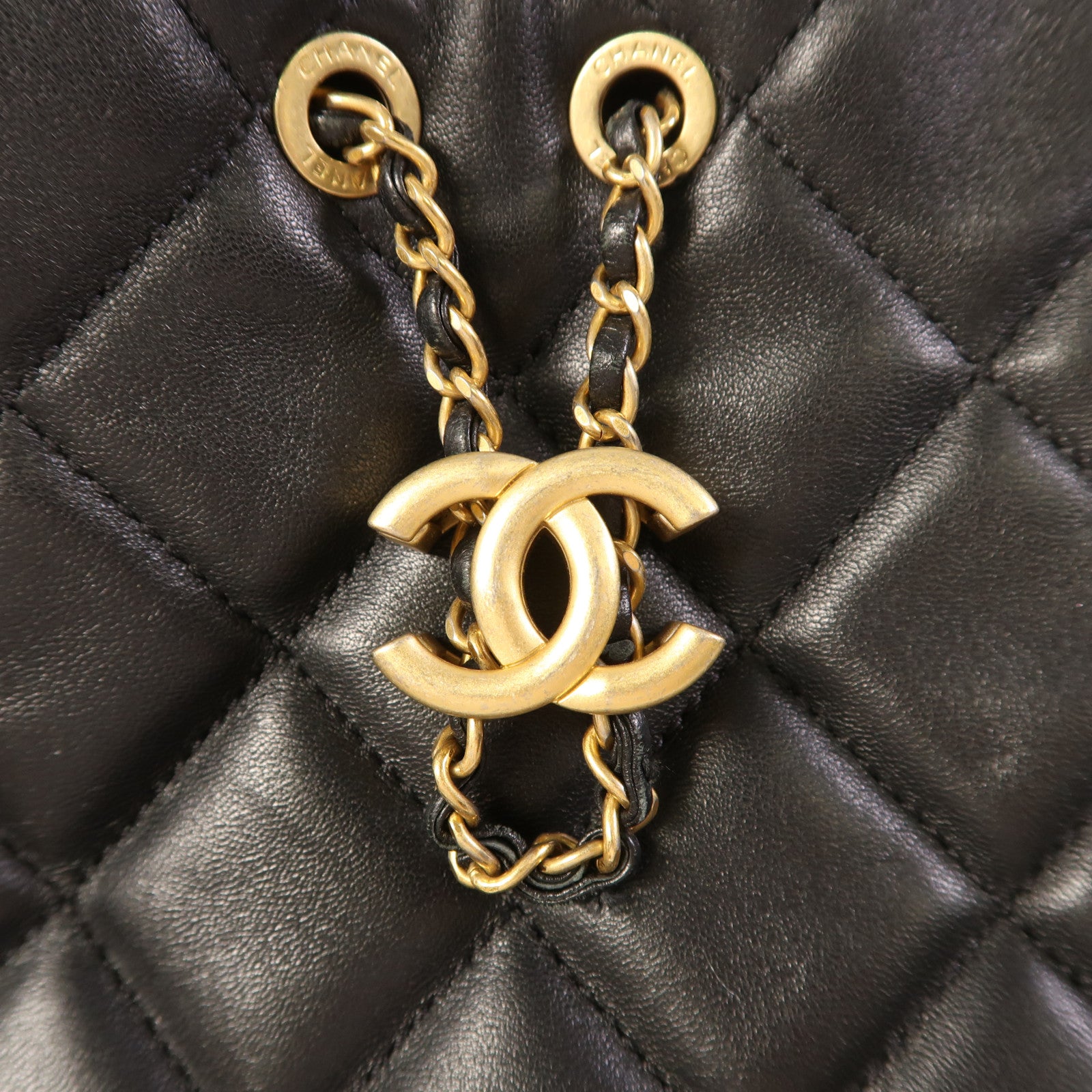 CHANEL 羊皮皮革Bucket Bag金扣鏈帶肩背袋