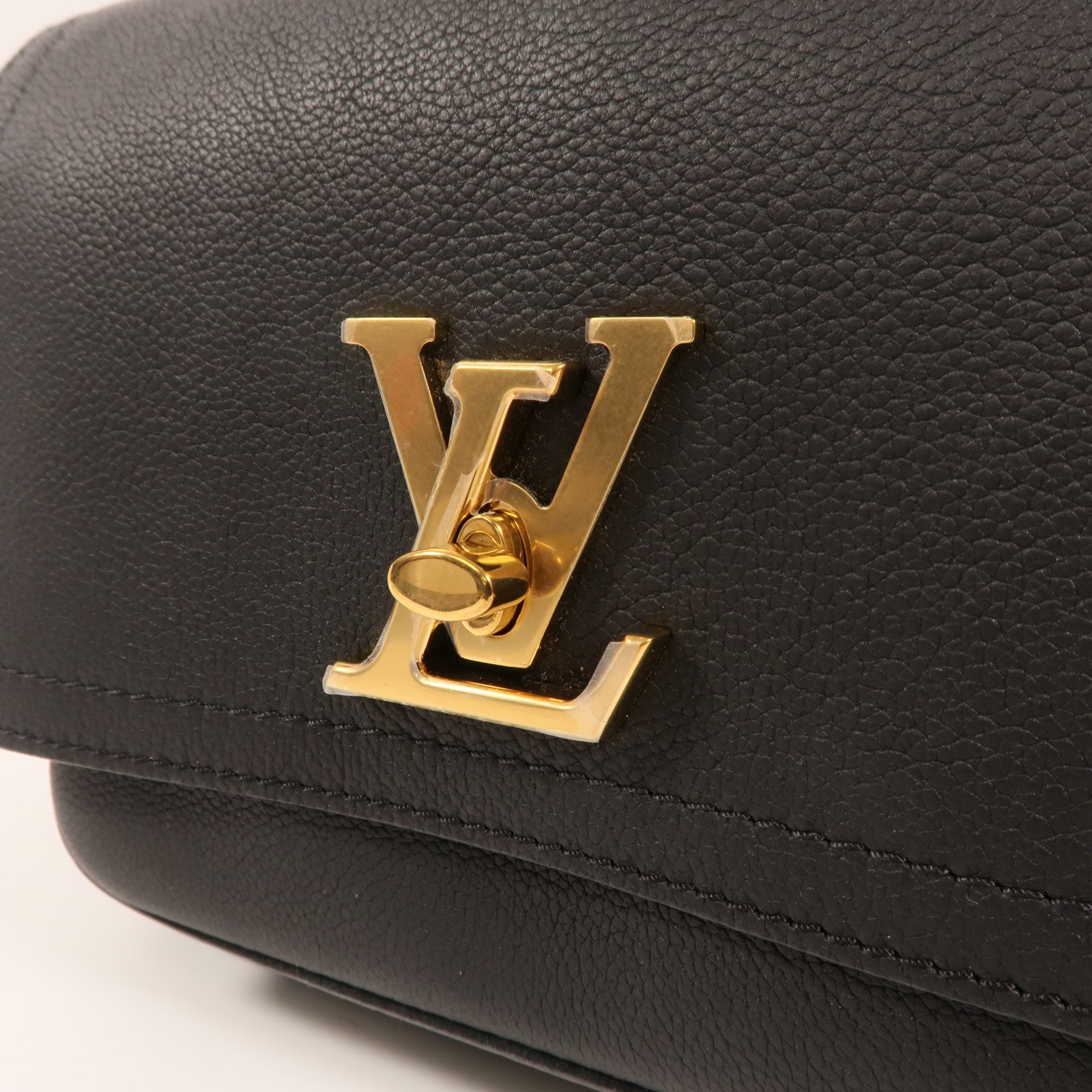 LOUIS VUITTON 牛皮皮革Lock Me金扣鏈帶肩背袋