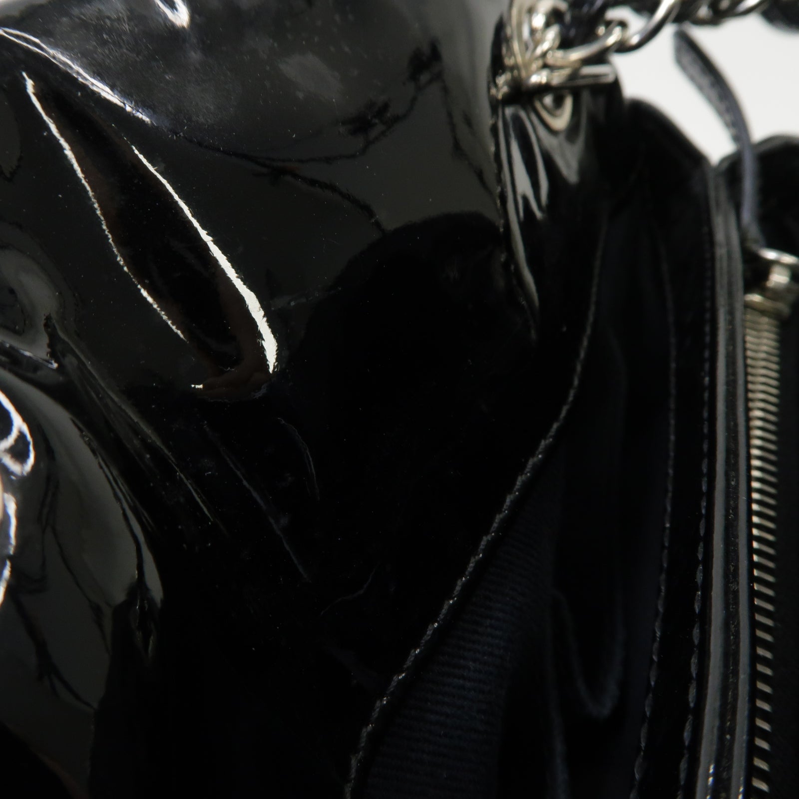 CHANEL **【激減優惠】菱格漆皮皮革Chain Shoulder Bag銀扣鏈帶肩背袋黒色