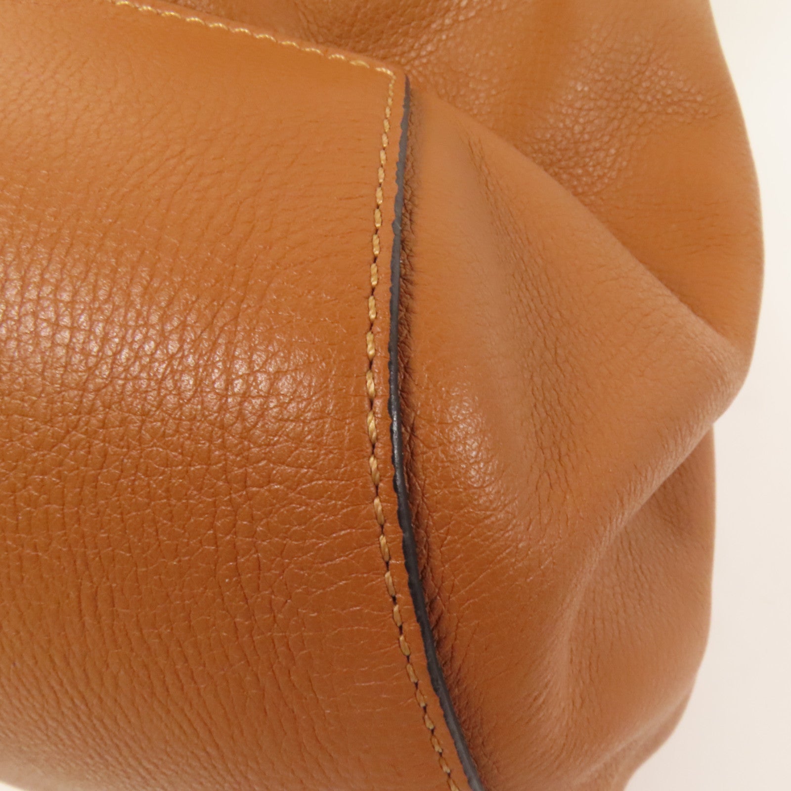 LOEWE 牛皮皮革Anton Bag銀扣肩背袋