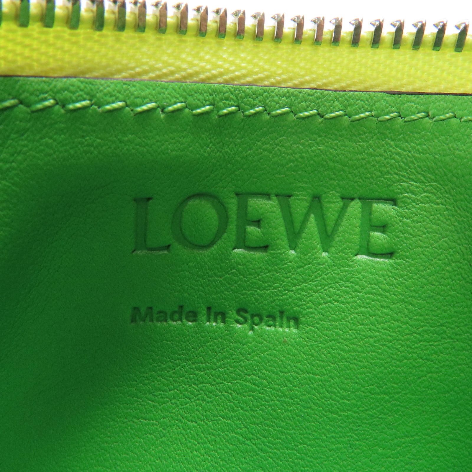 LOEWE 牛皮皮革Card Case銀扣卡片套