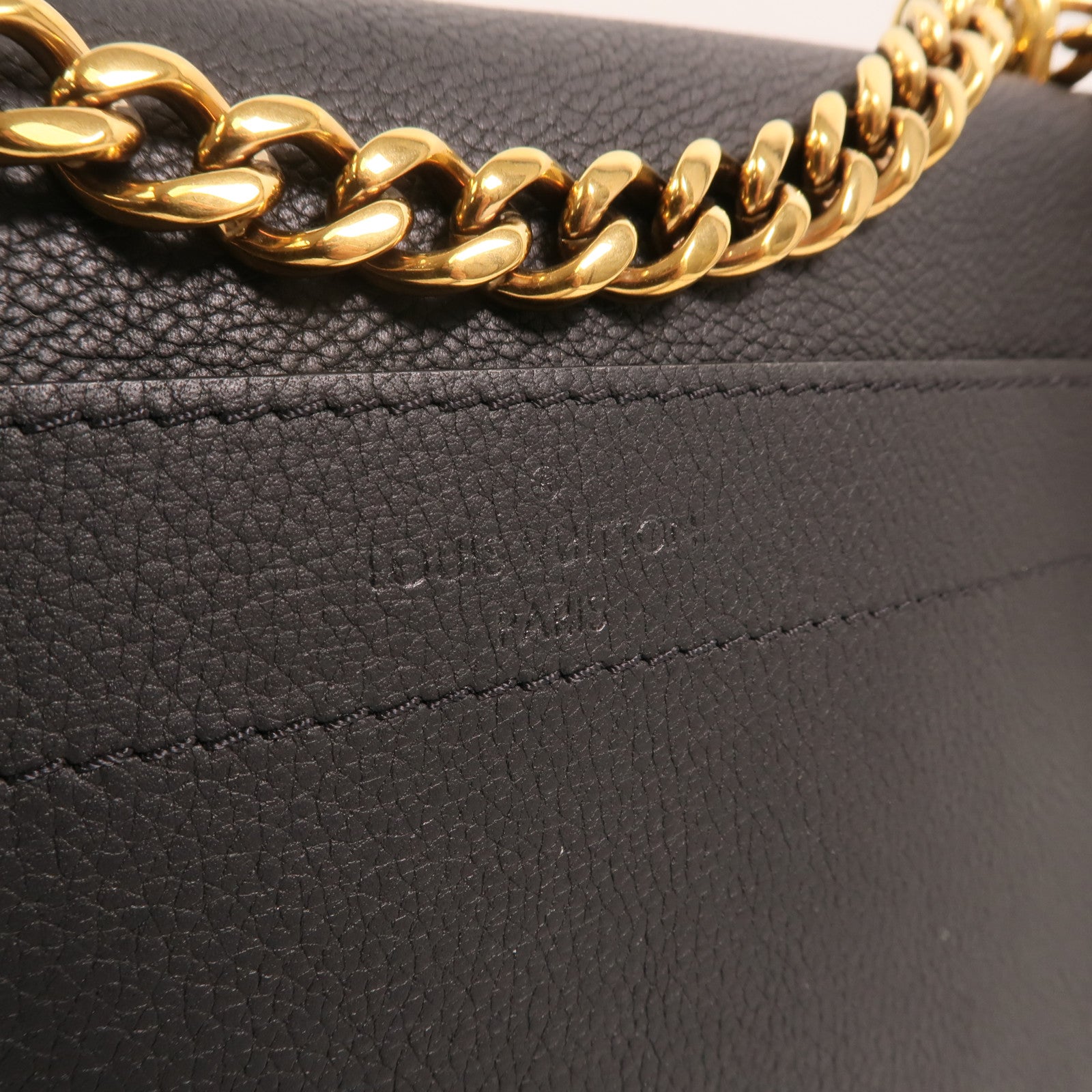 LOUIS VUITTON 牛皮皮革Lock Me金扣鏈帶肩背袋