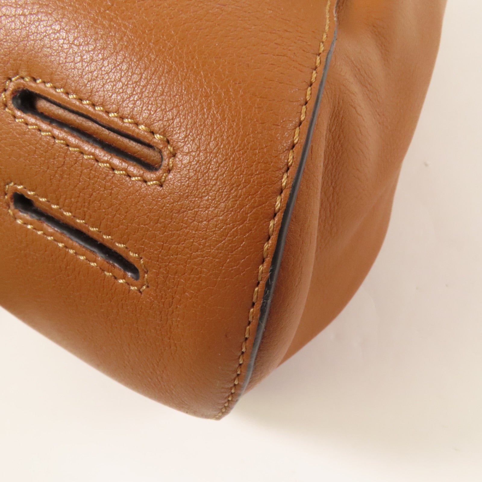 LOEWE 牛皮皮革Anton Bag銀扣肩背袋