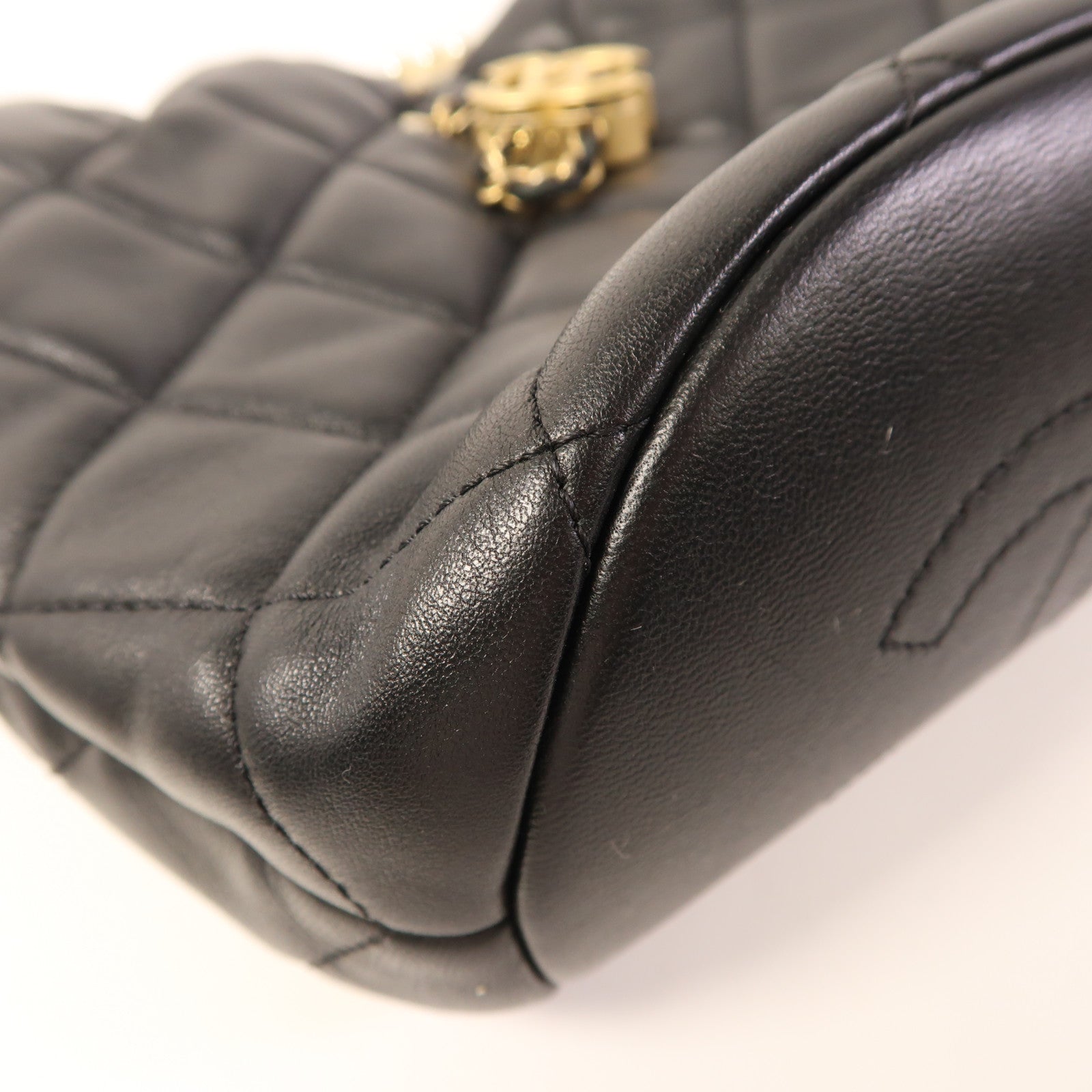 CHANEL 羊皮皮革Bucket Bag金扣鏈帶肩背袋