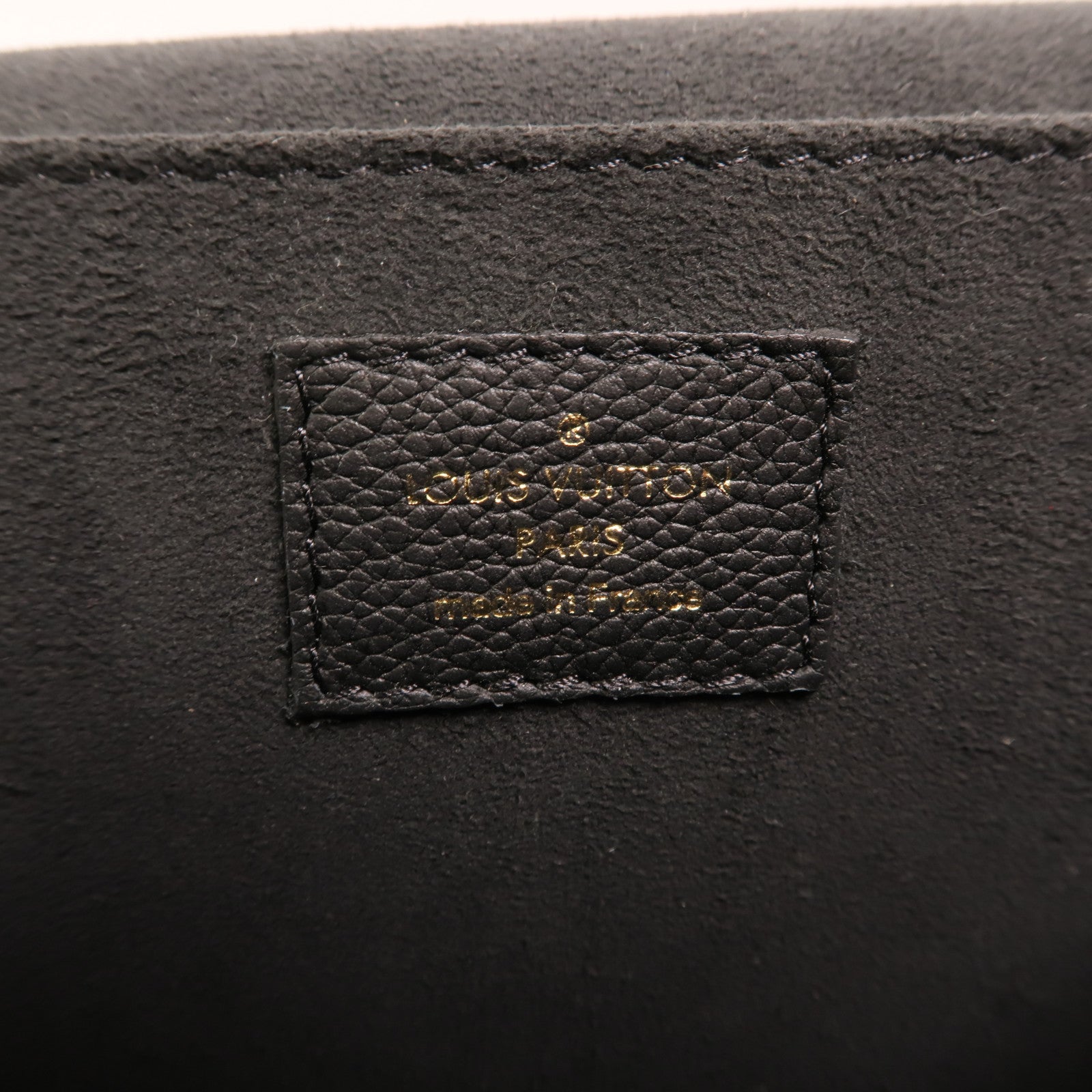 LOUIS VUITTON 牛皮皮革Lock Me金扣鏈帶肩背袋
