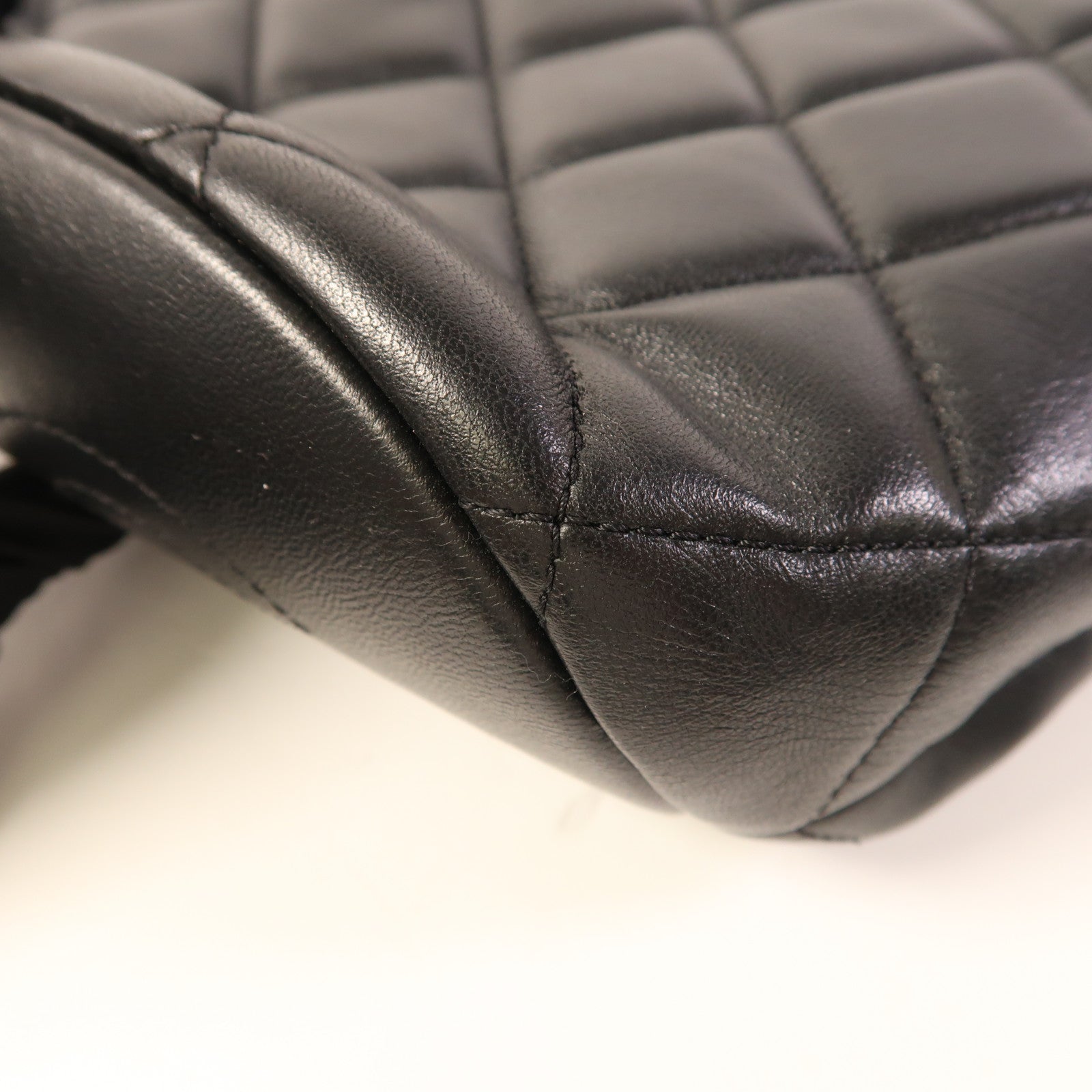 CHANEL 羊皮皮革Bucket Bag金扣鏈帶肩背袋