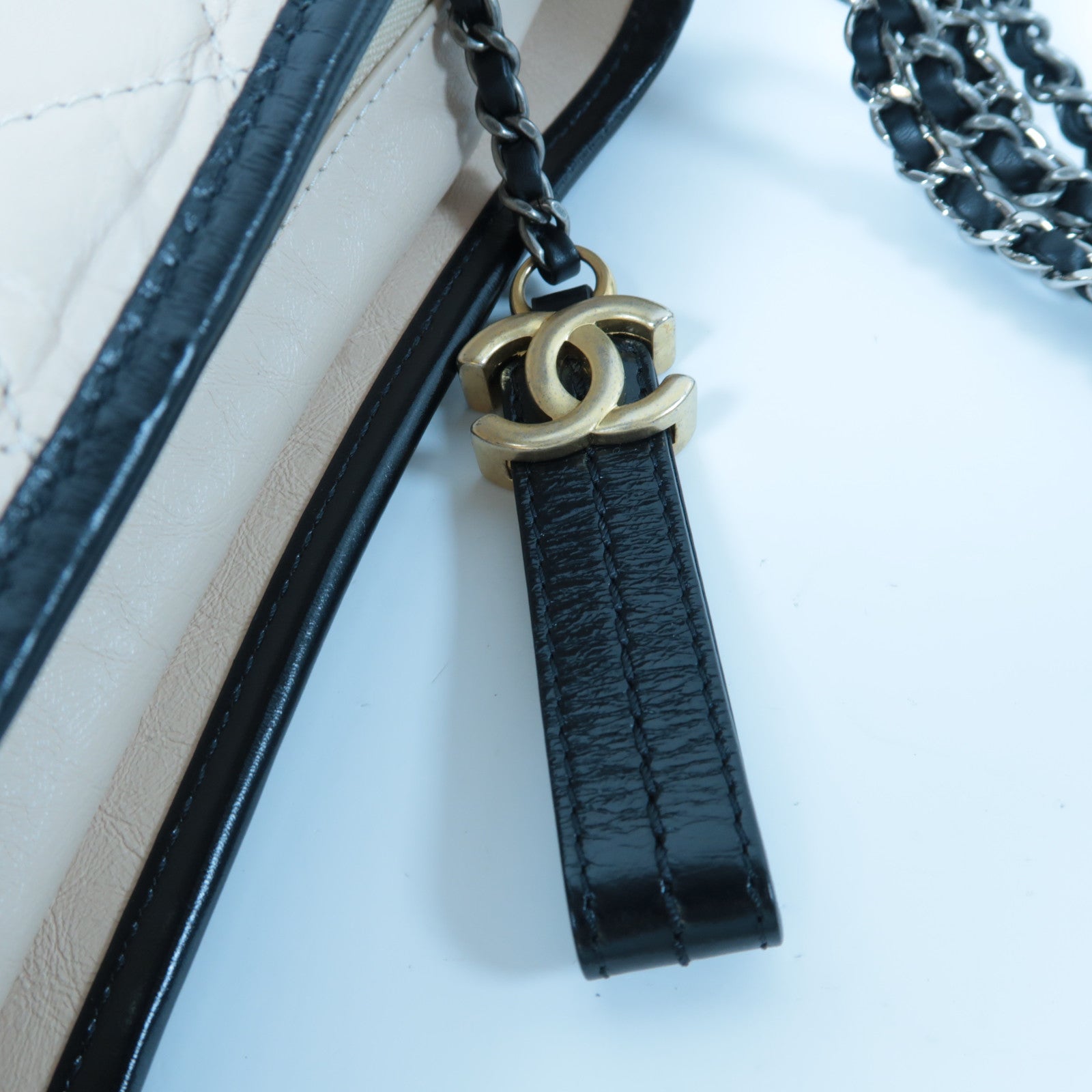 CHANEL 【激減優惠】菱格牛皮皮革Gabrielle鏈帶肩背袋米色/黑色