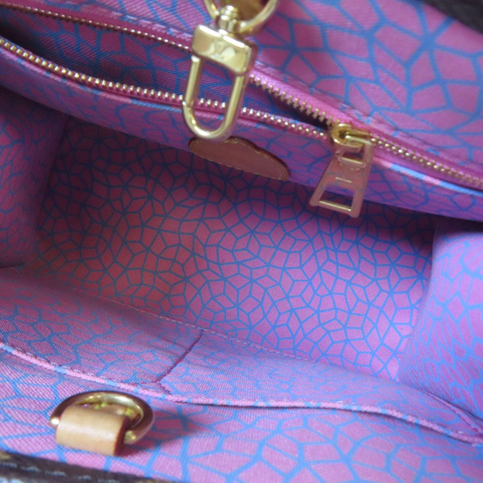 LOUIS VUITTON Monogram LV X YK On The Go PM金扣手挽肩背兩用袋啡色