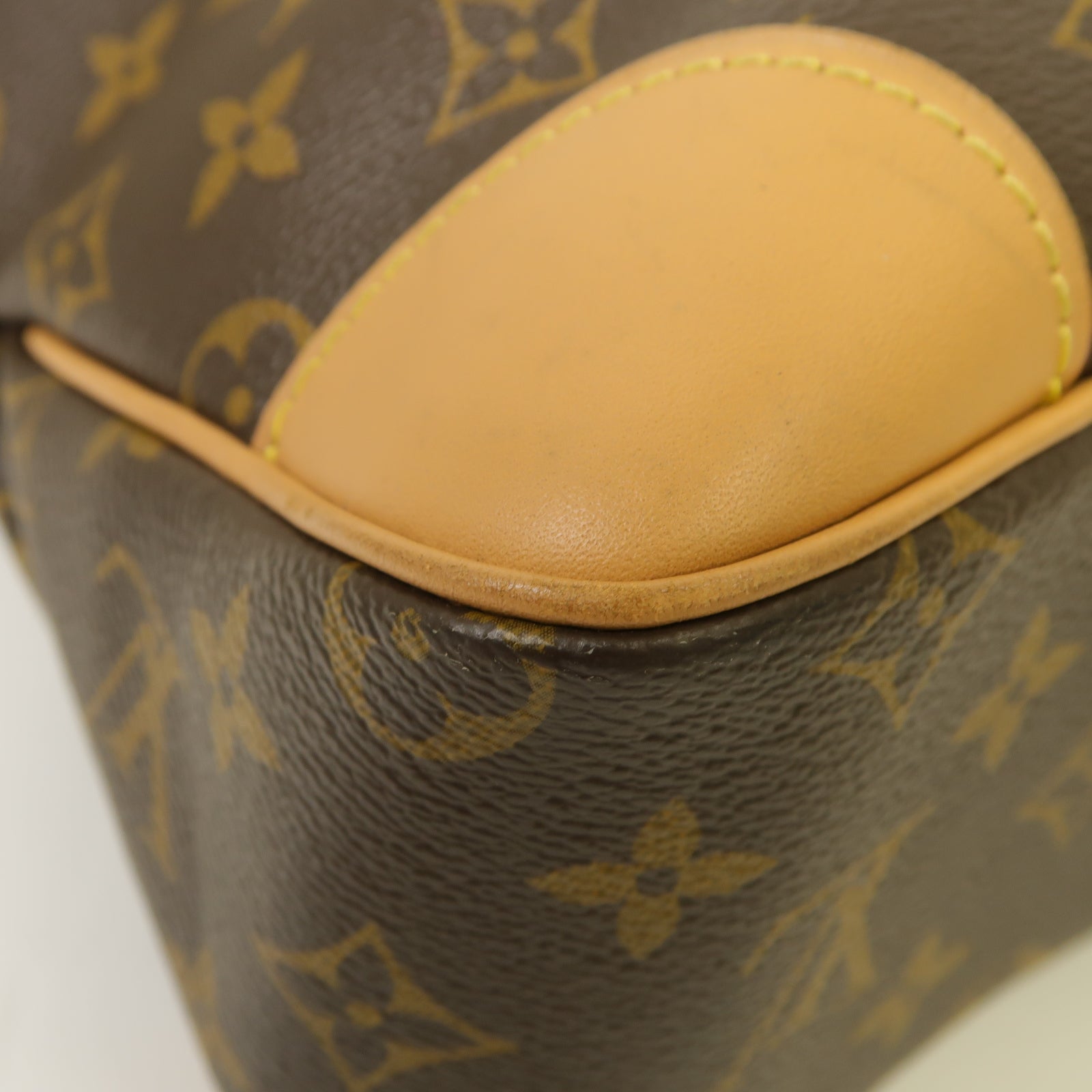 LOUIS VUITTON Monogram Odeon金扣肩背袋棕色
