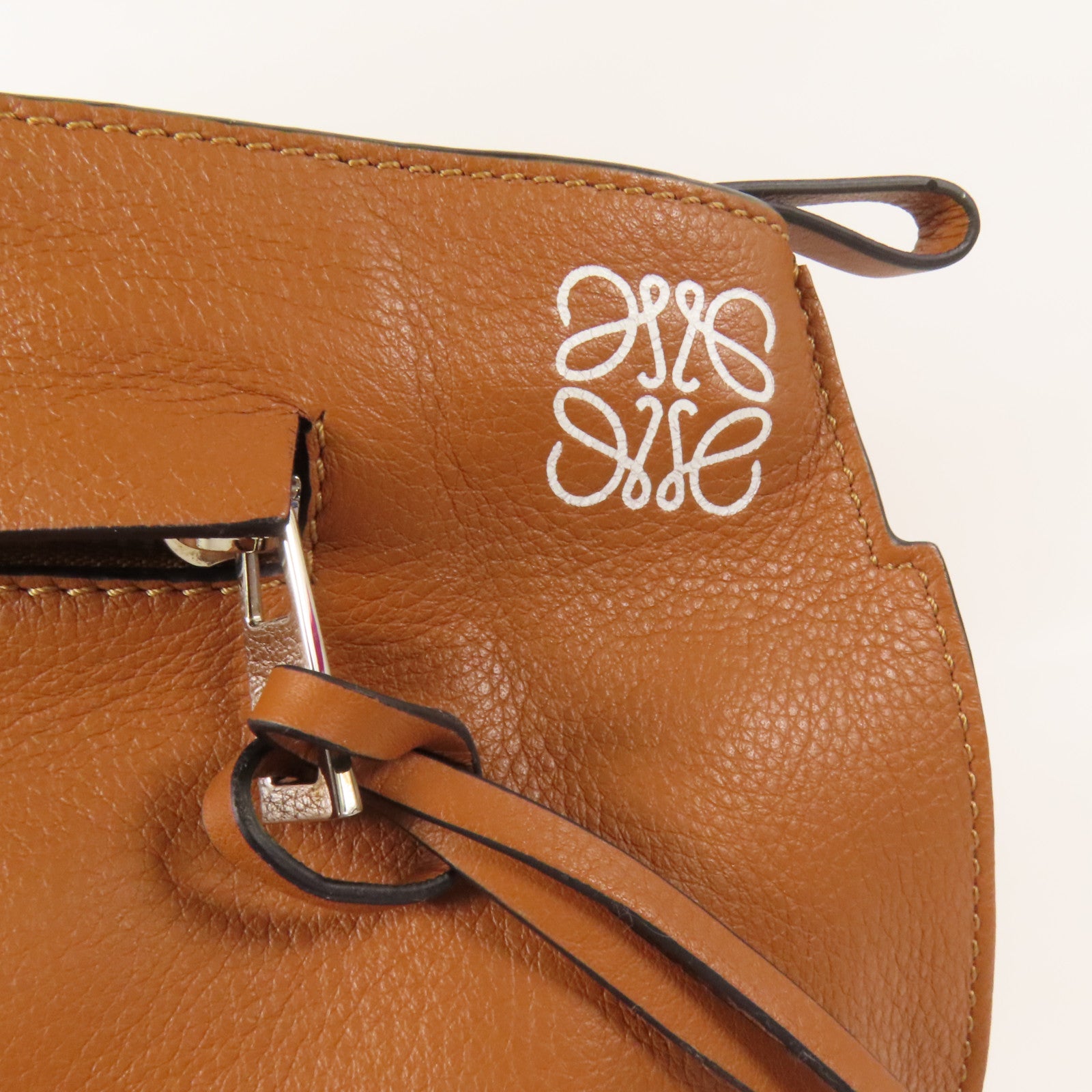 LOEWE 牛皮皮革Anton Bag銀扣肩背袋