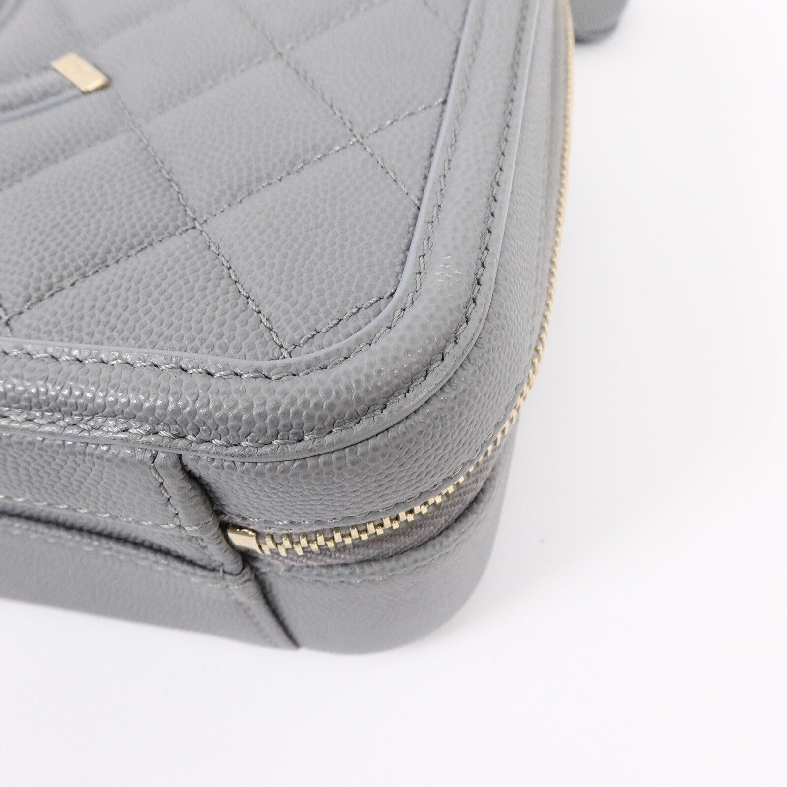 CHANEL 牛皮皮革CC Filigree Vanity Case Medium鏈帶手挽肩背兩用袋
