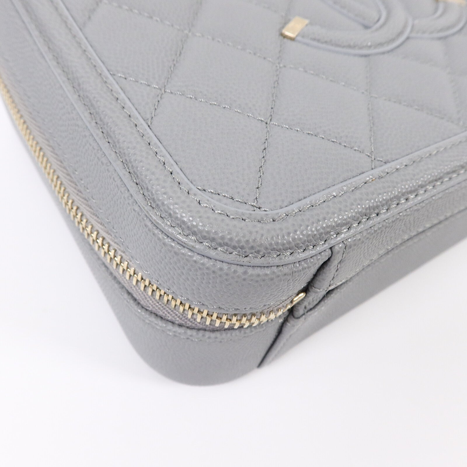 CHANEL 牛皮皮革CC Filigree Vanity Case Medium鏈帶手挽肩背兩用袋