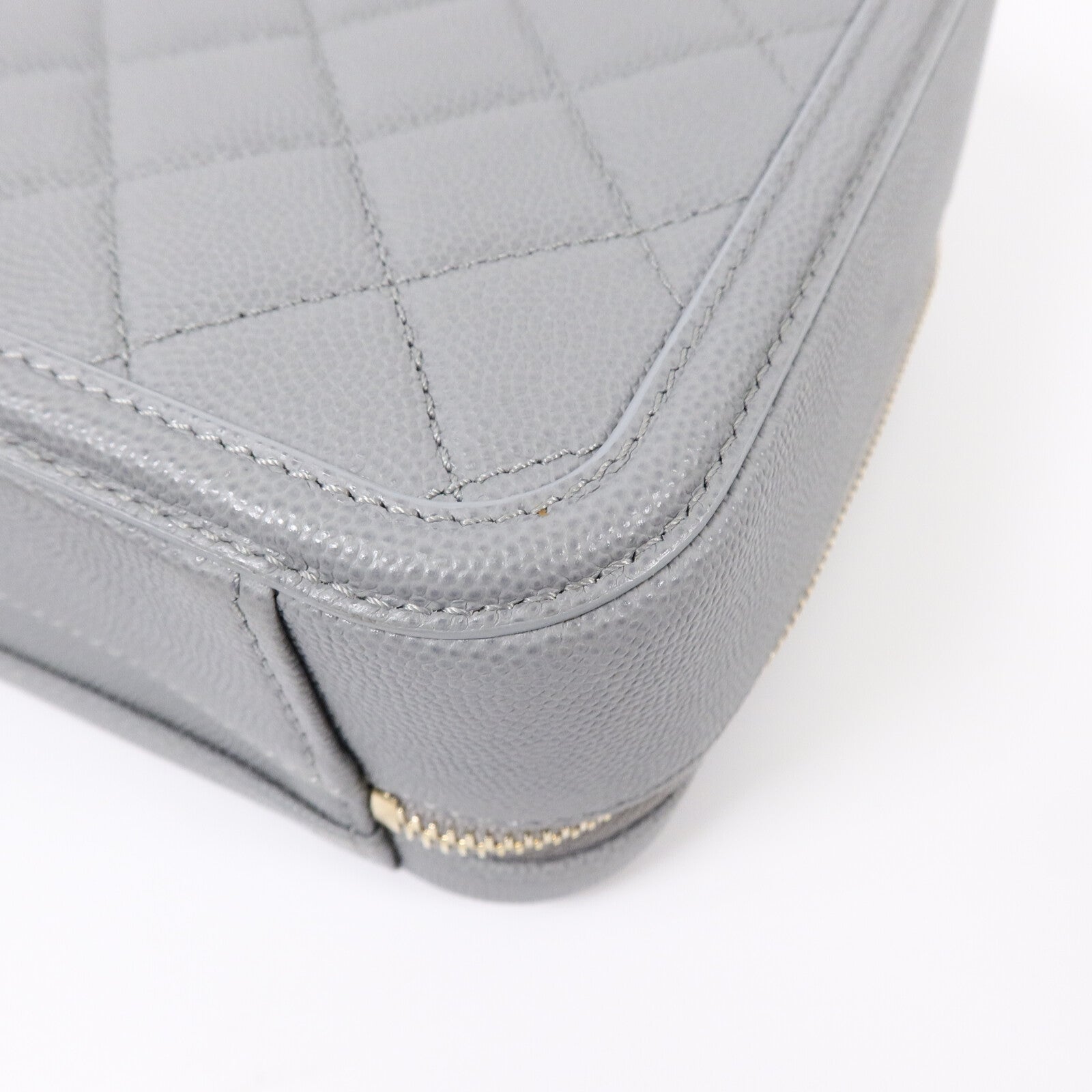 CHANEL 牛皮皮革CC Filigree Vanity Case Medium鏈帶手挽肩背兩用袋