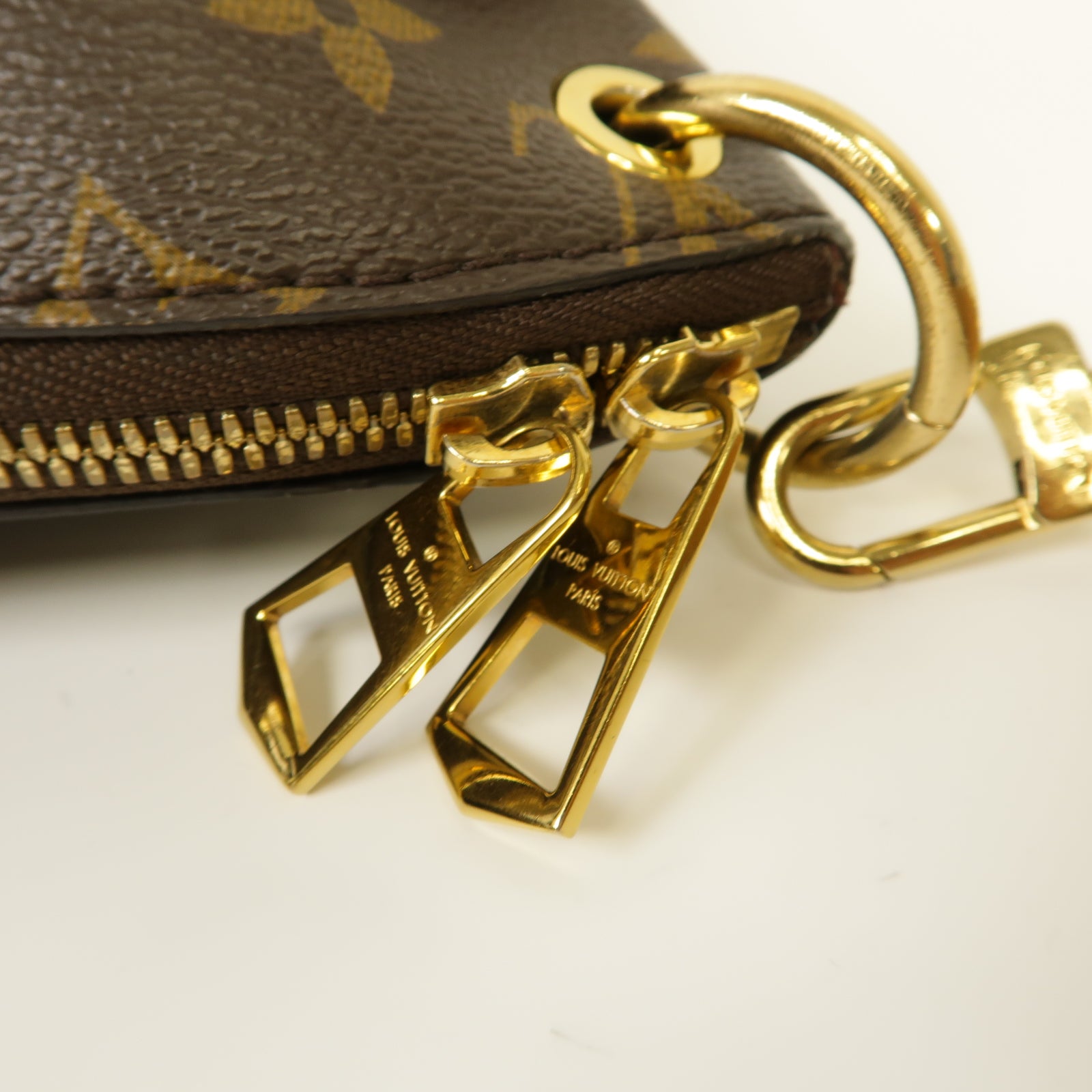 LOUIS VUITTON Monogram Odeon金扣肩背袋棕色