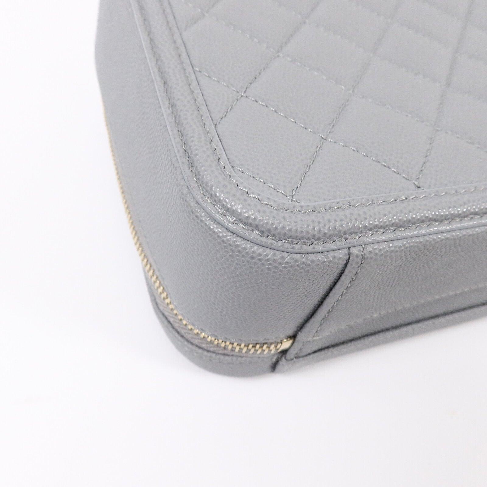 CHANEL 牛皮皮革CC Filigree Vanity Case Medium鏈帶手挽肩背兩用袋