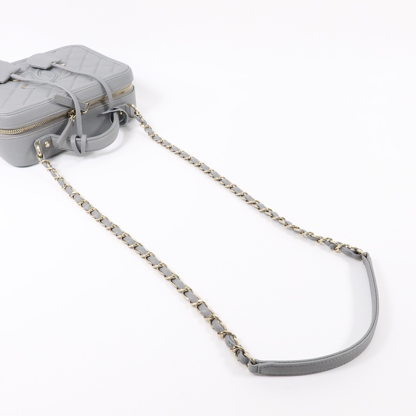 CHANEL 牛皮皮革CC Filigree Vanity Case Medium鏈帶手挽肩背兩用袋
