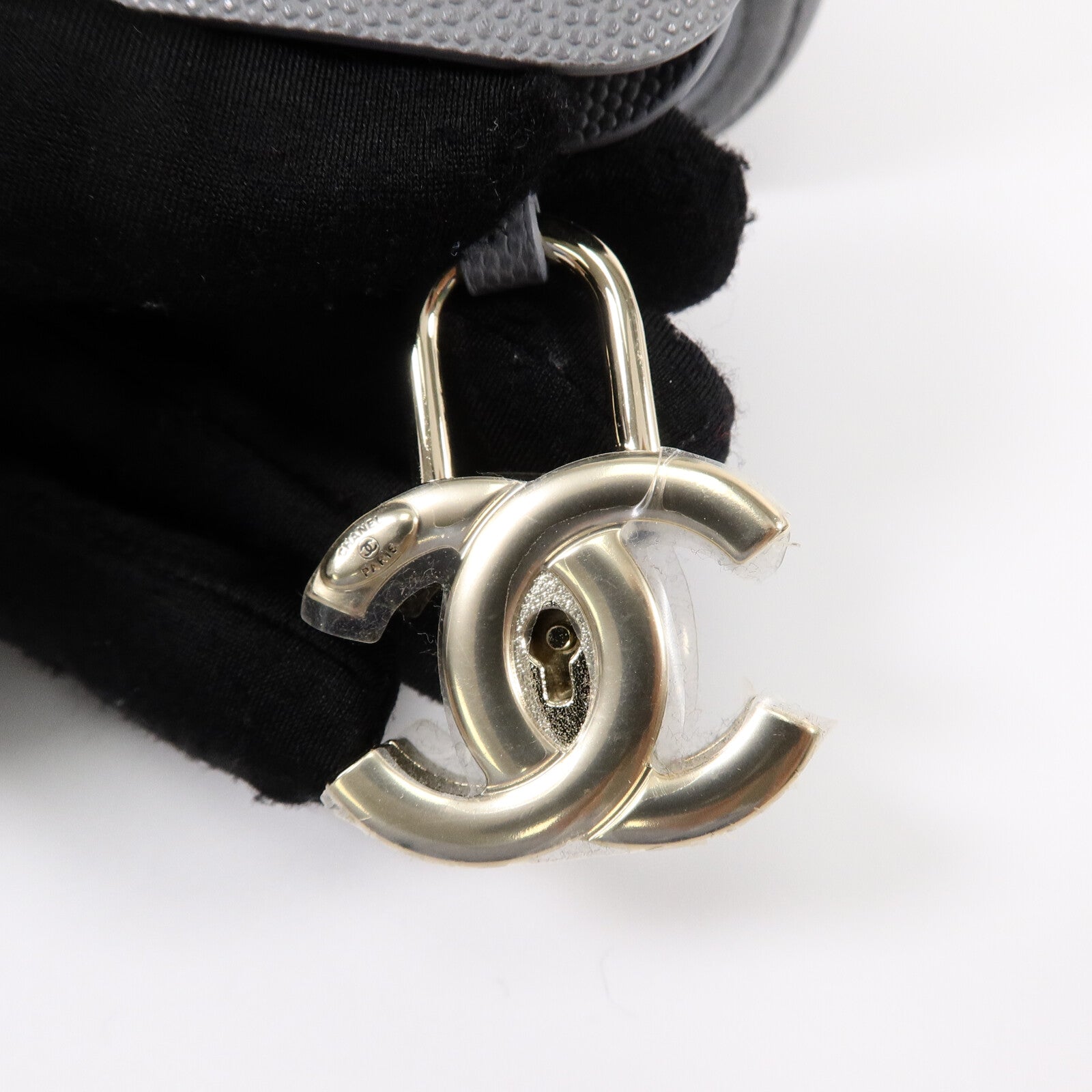 CHANEL 牛皮皮革CC Filigree Vanity Case Medium鏈帶手挽肩背兩用袋