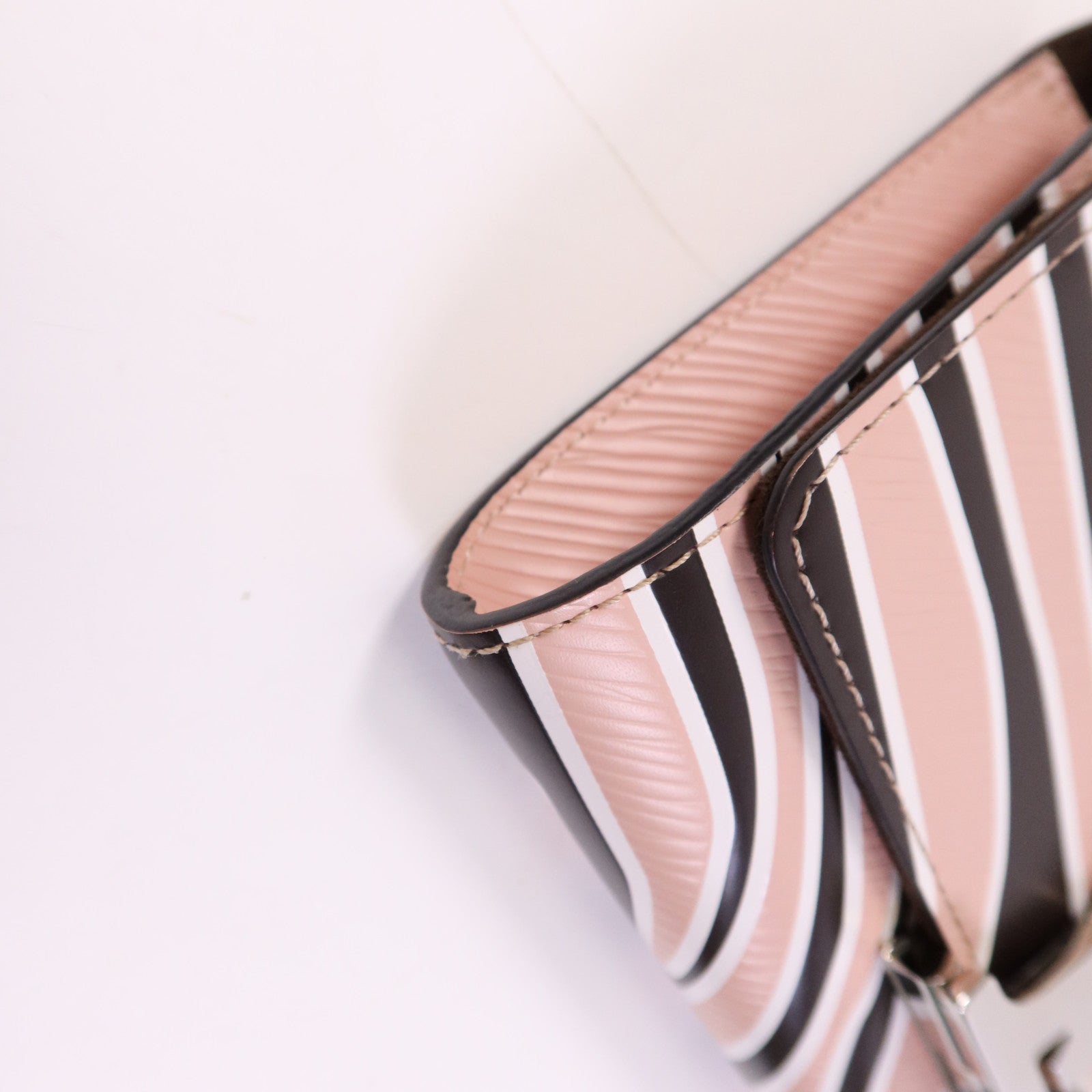 LOUIS VUITTON Epi Zebra Print Bag銀扣鏈帶肩背袋