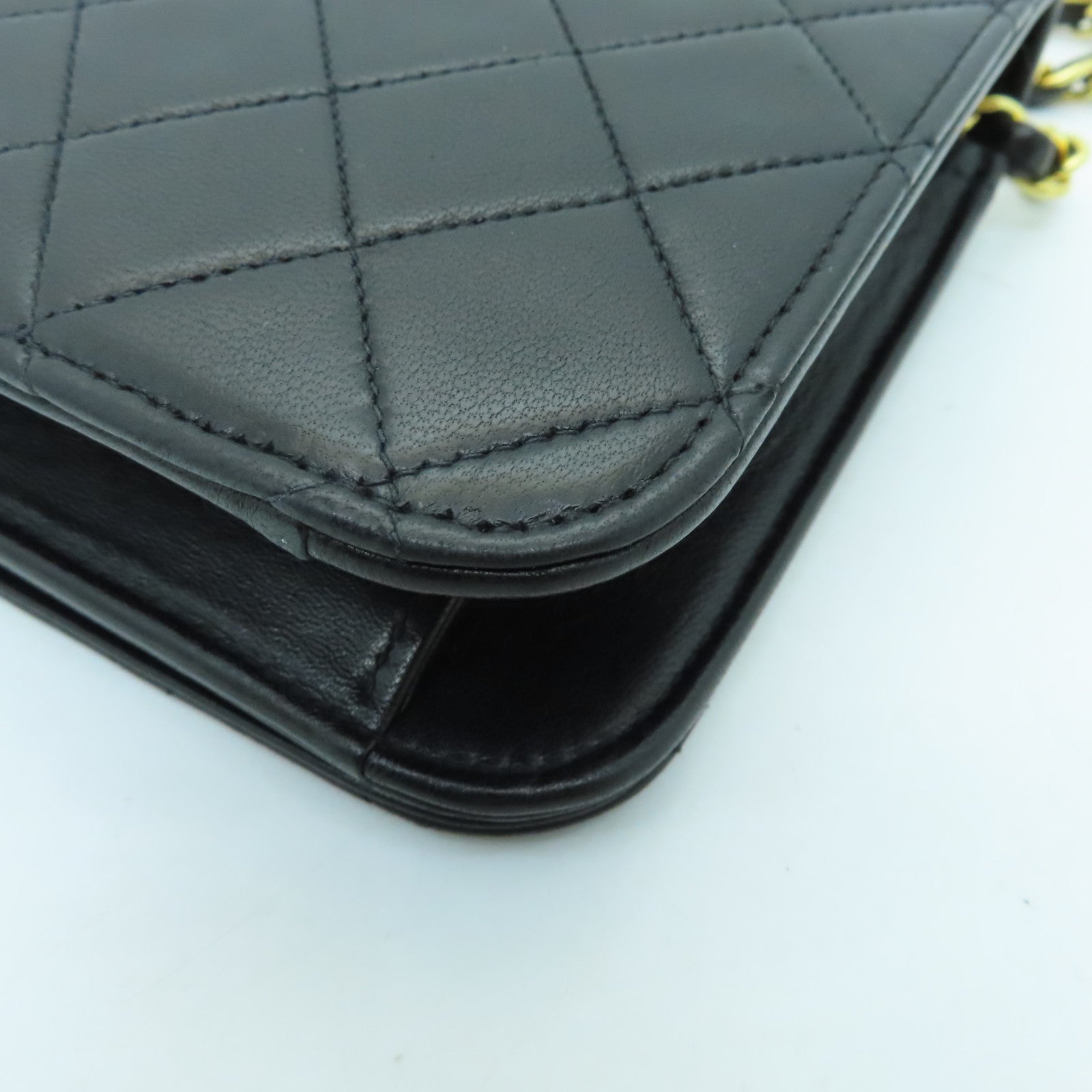 CHANEL rhombic sheepskin leather Chain Shoulder gold buckle chain shoulder bag black