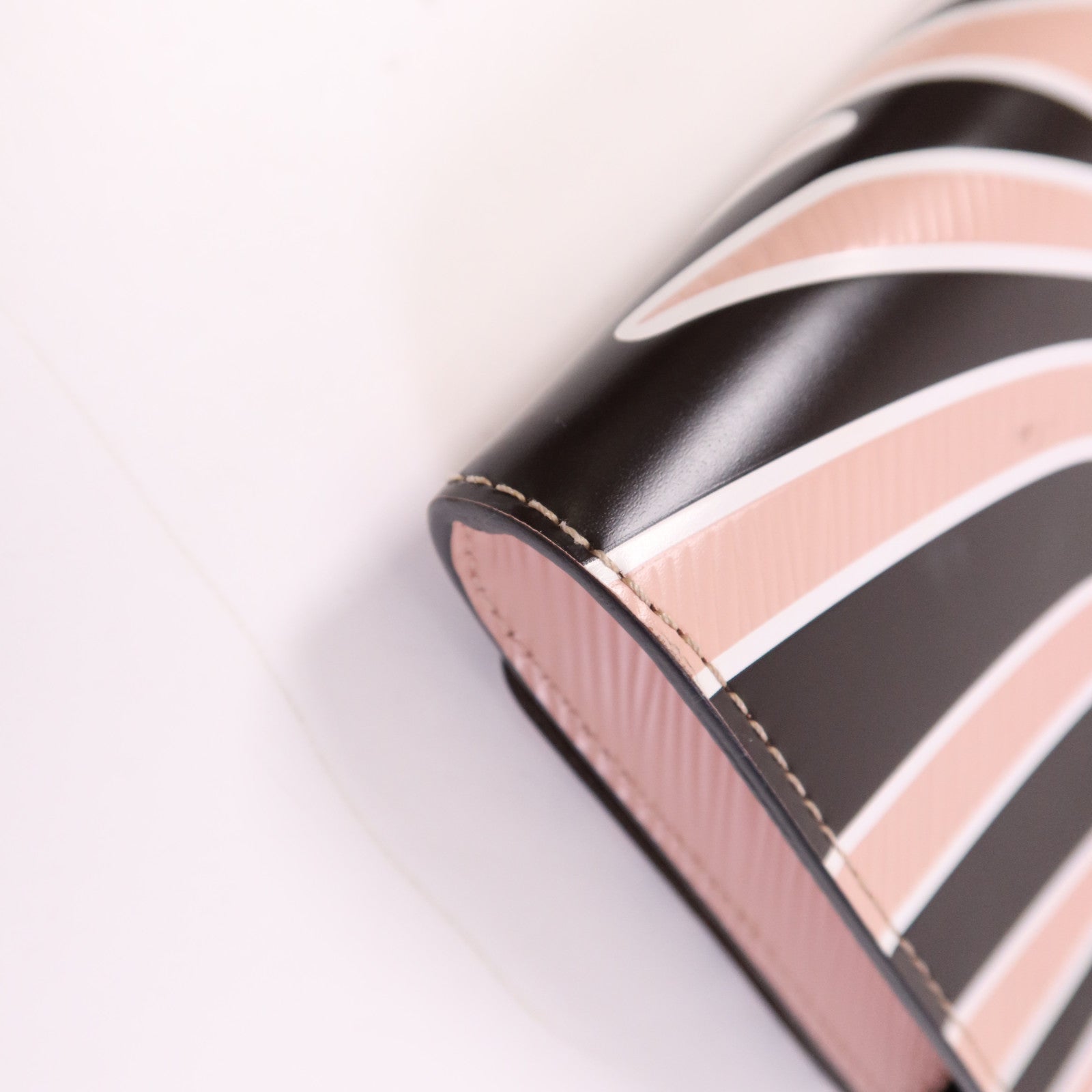 LOUIS VUITTON Epi Zebra Print Bag銀扣鏈帶肩背袋
