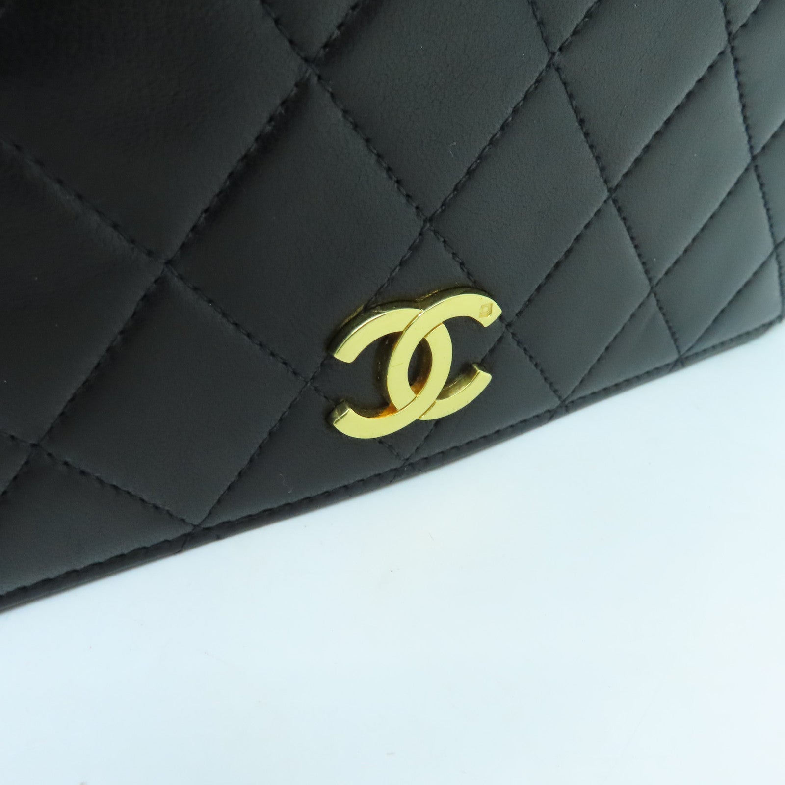 CHANEL rhombic sheepskin leather Chain Shoulder gold buckle chain shoulder bag black