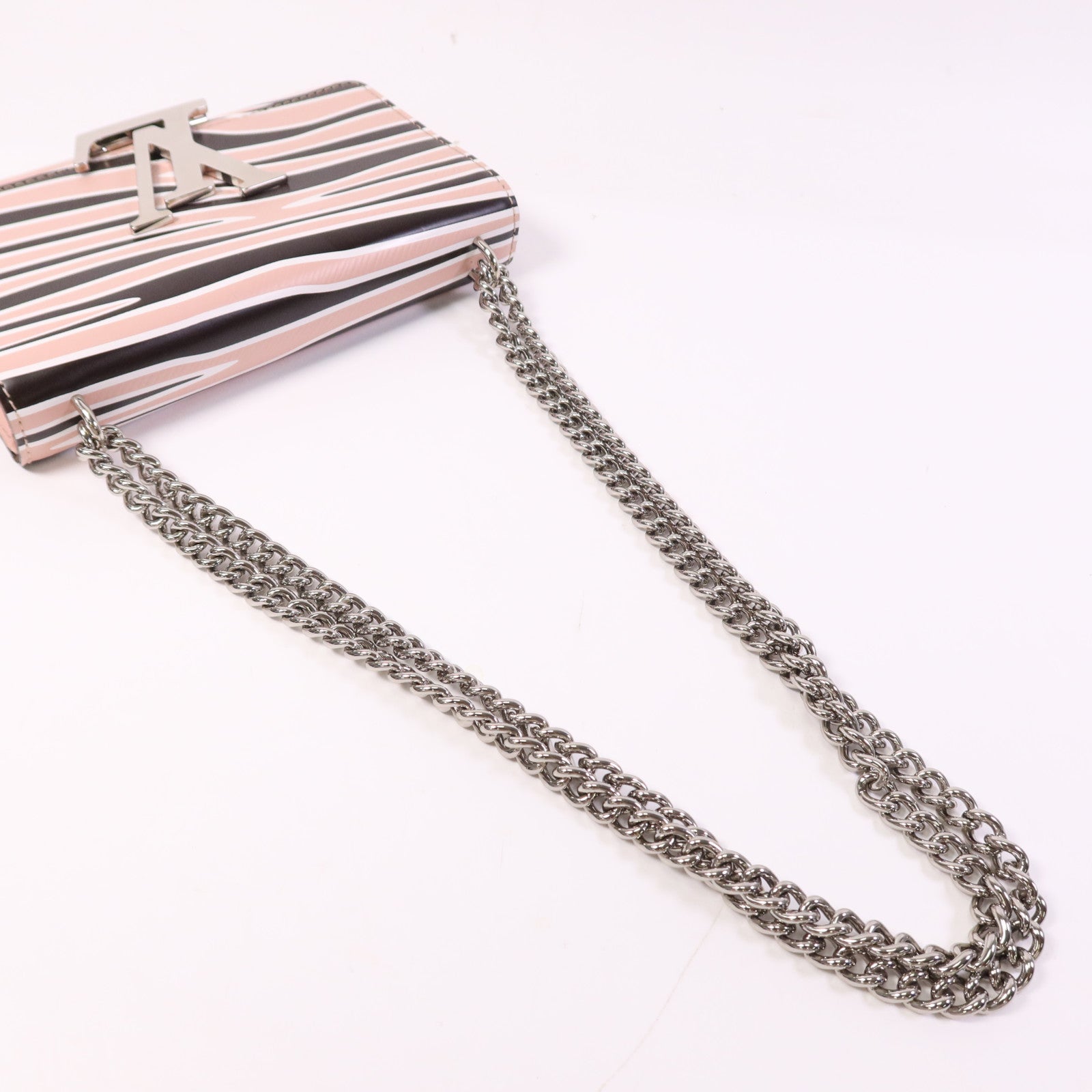 LOUIS VUITTON Epi Zebra Print Bag銀扣鏈帶肩背袋