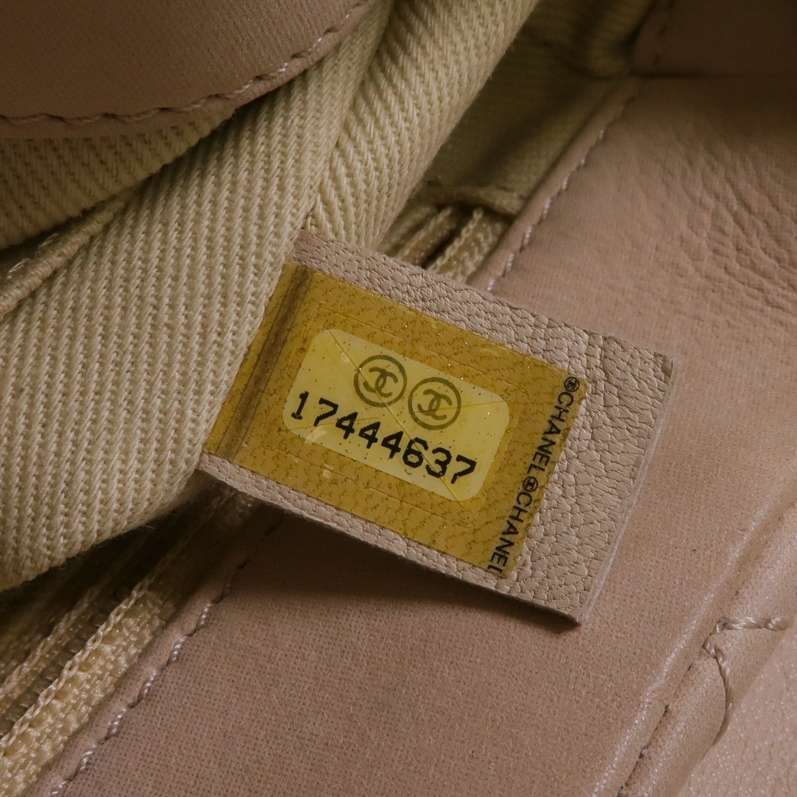 CHANEL 牛皮皮革Flap Bag金扣鏈帶肩背袋