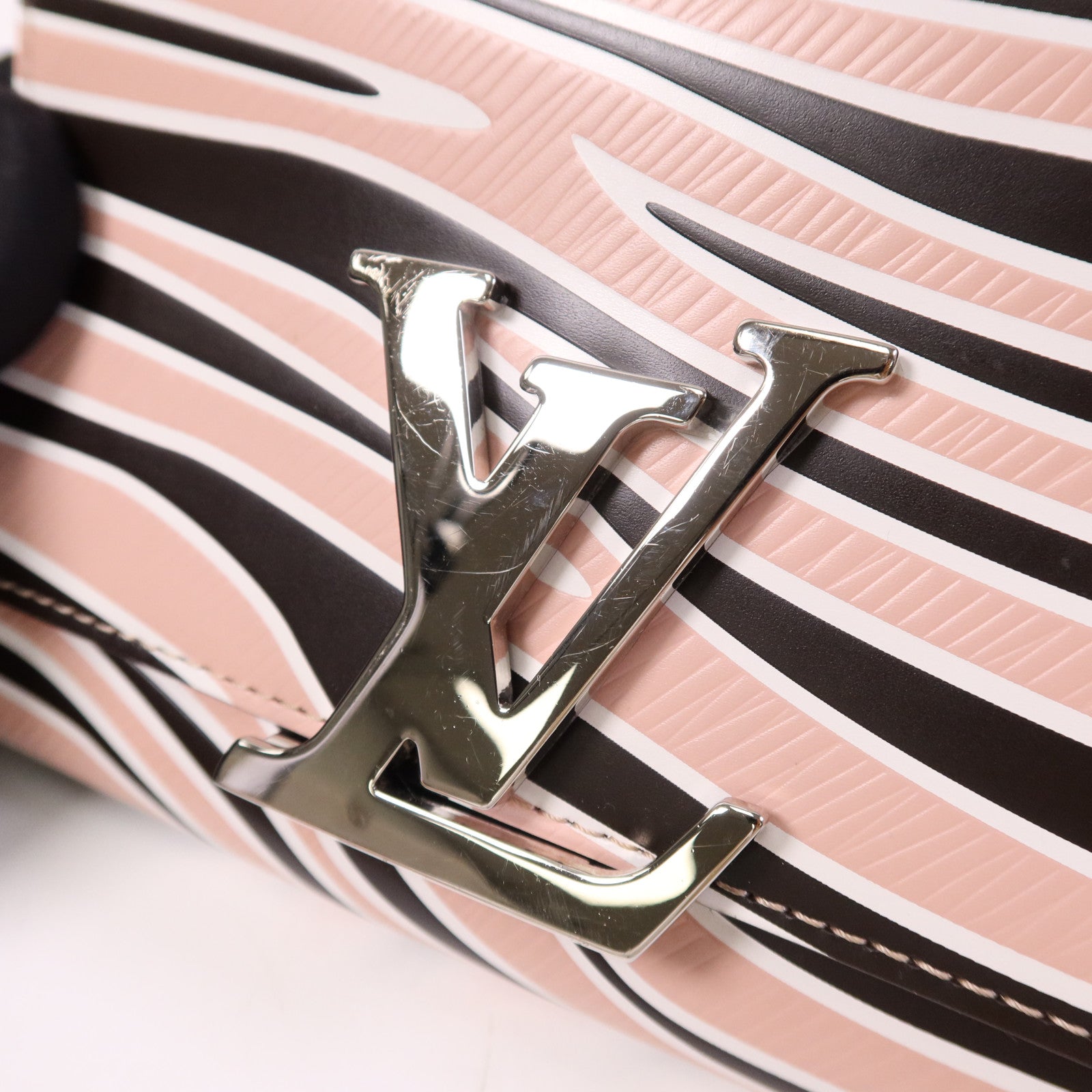 LOUIS VUITTON Epi Zebra Print Bag銀扣鏈帶肩背袋