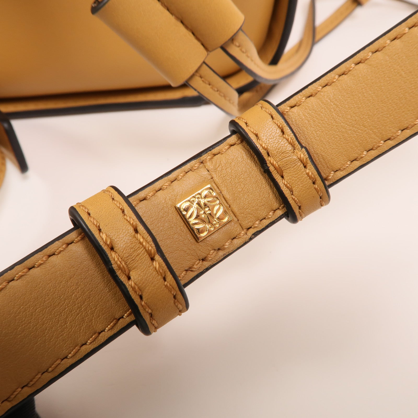LOEWE 牛皮皮革Mini Hammock金扣手挽肩背兩用袋