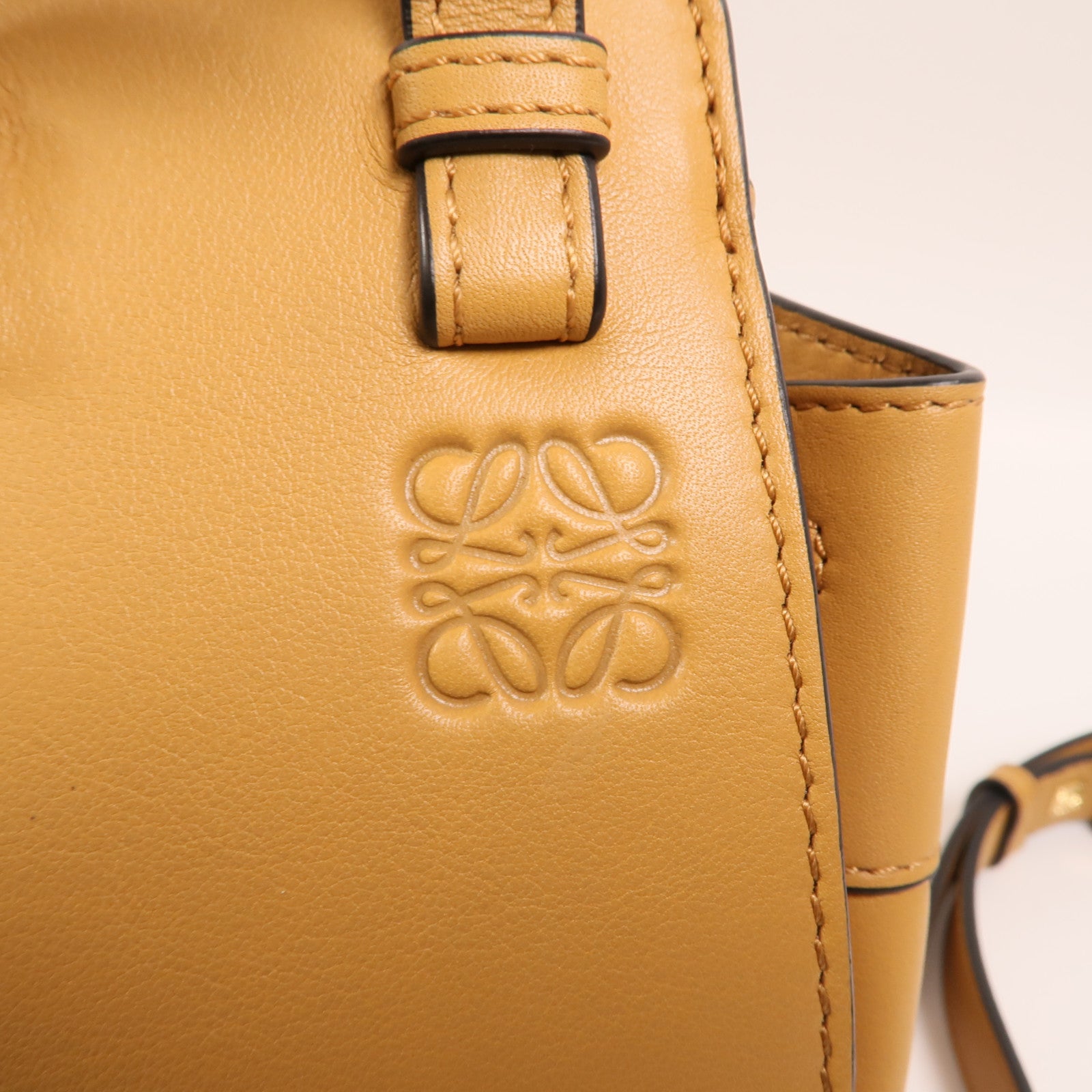 LOEWE 牛皮皮革Mini Hammock金扣手挽肩背兩用袋