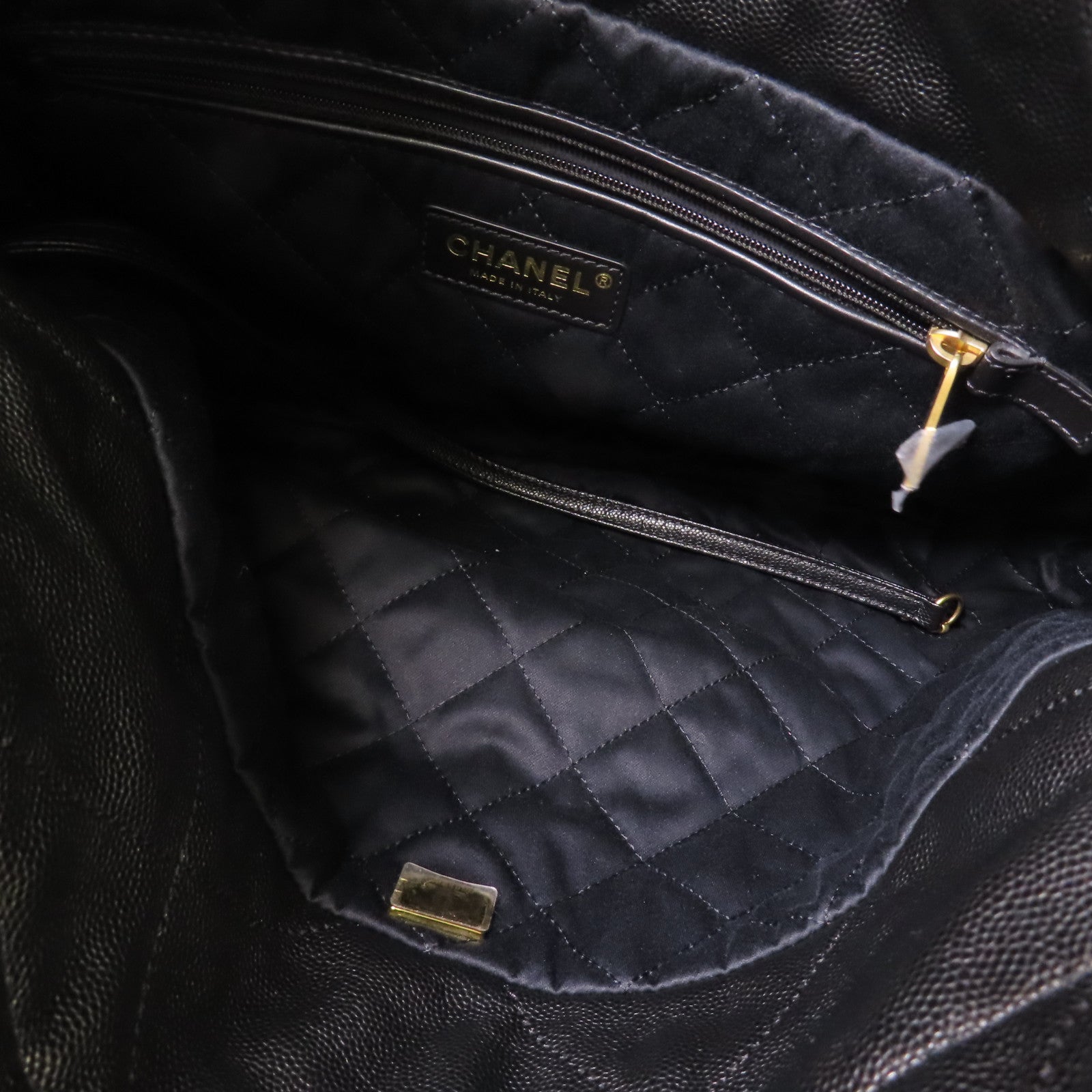 CHANEL 皮革Chanel 22金扣鏈帶肩背袋
