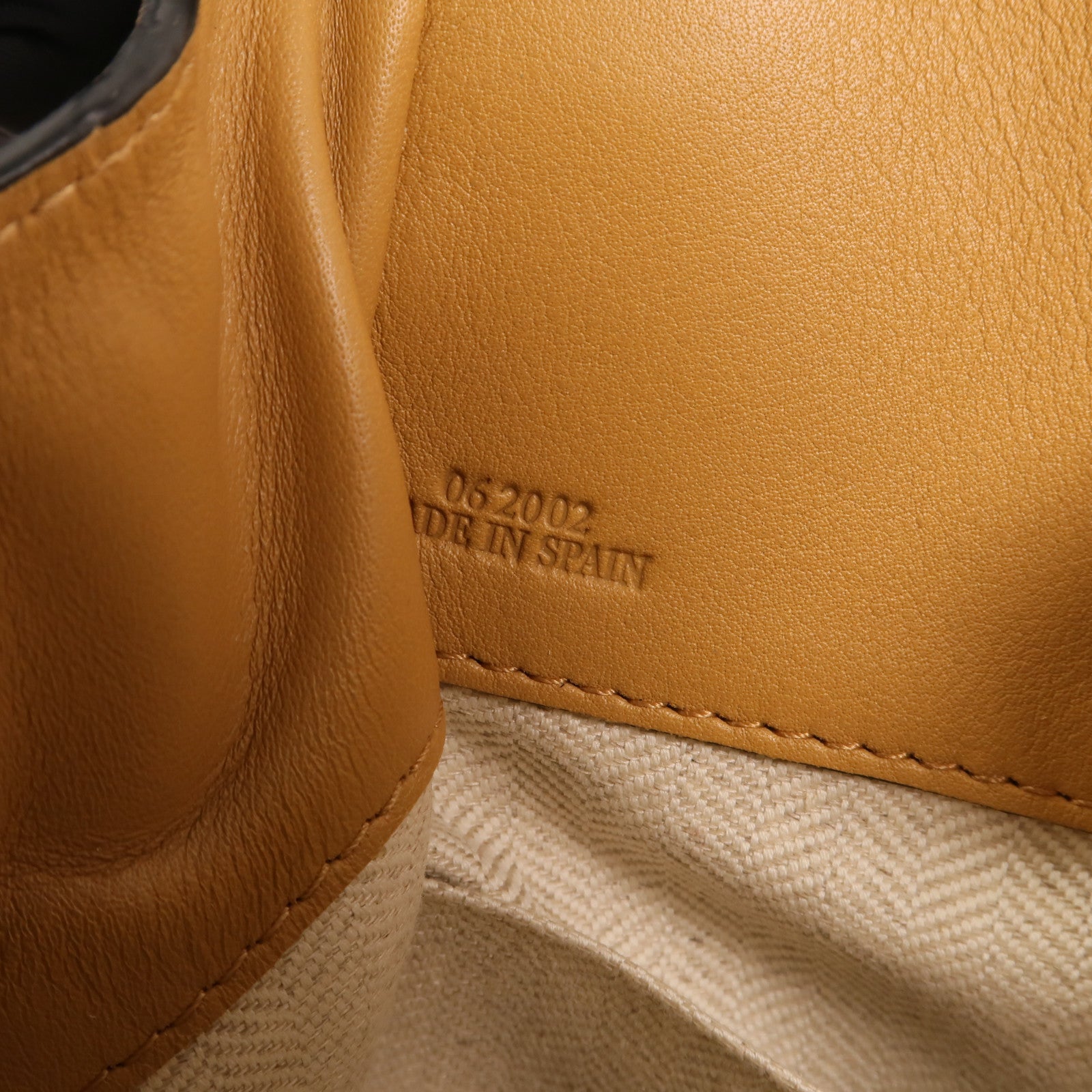 LOEWE 牛皮皮革Mini Hammock金扣手挽肩背兩用袋