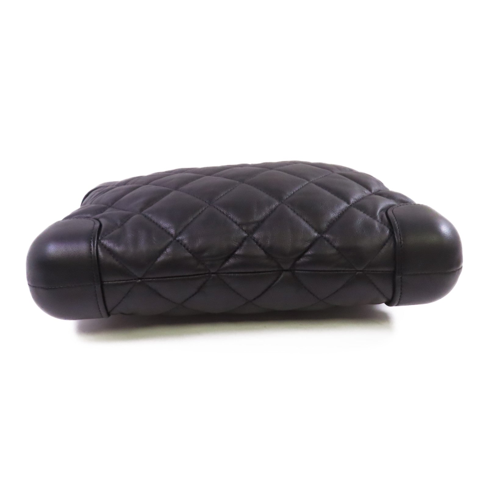 CHANEL 羊皮皮革Pouch銀扣手拿包