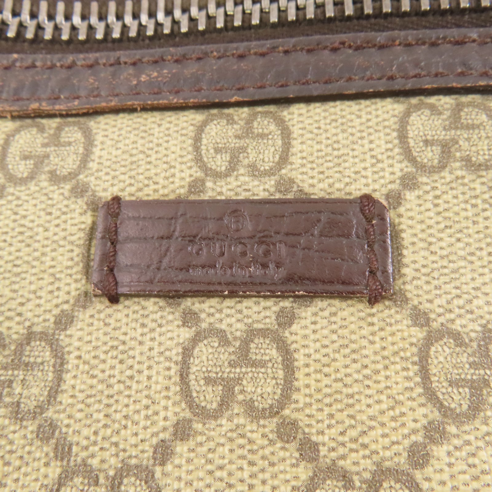 GUCCI 塗層帆布Messenger Bag銀扣肩背袋