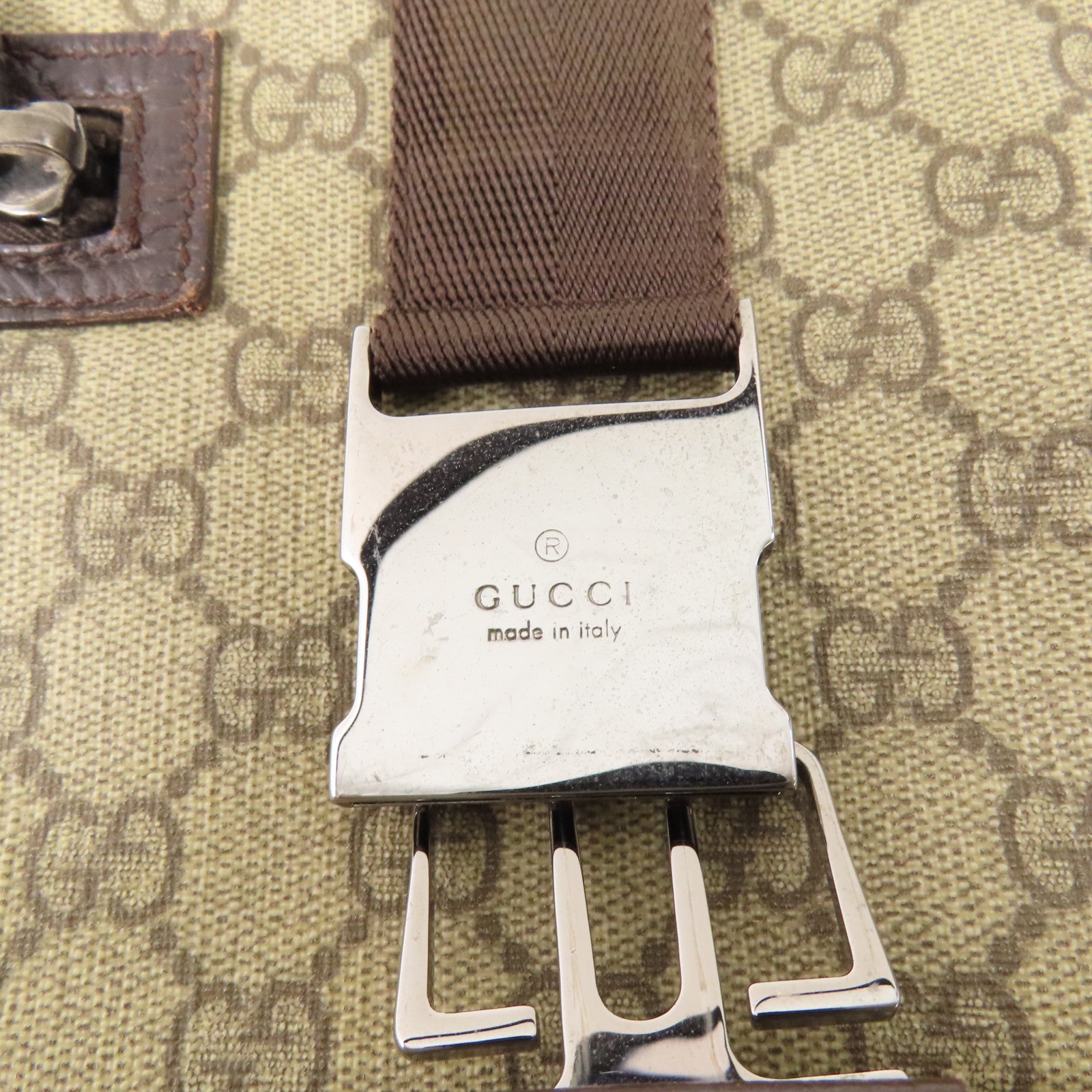 GUCCI 塗層帆布Messenger Bag銀扣肩背袋