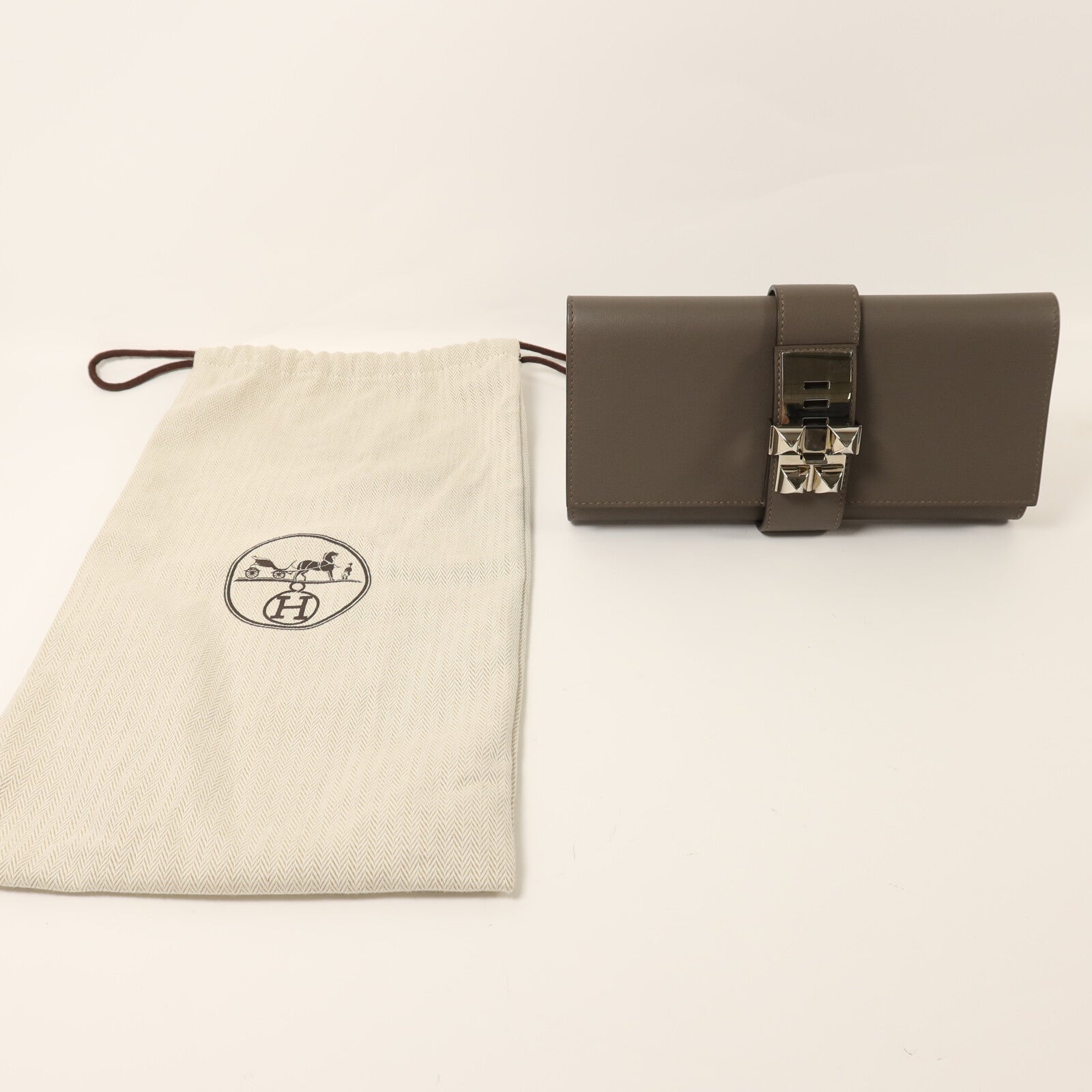 HERMES Swift皮革Medor銀扣手拿包Etain